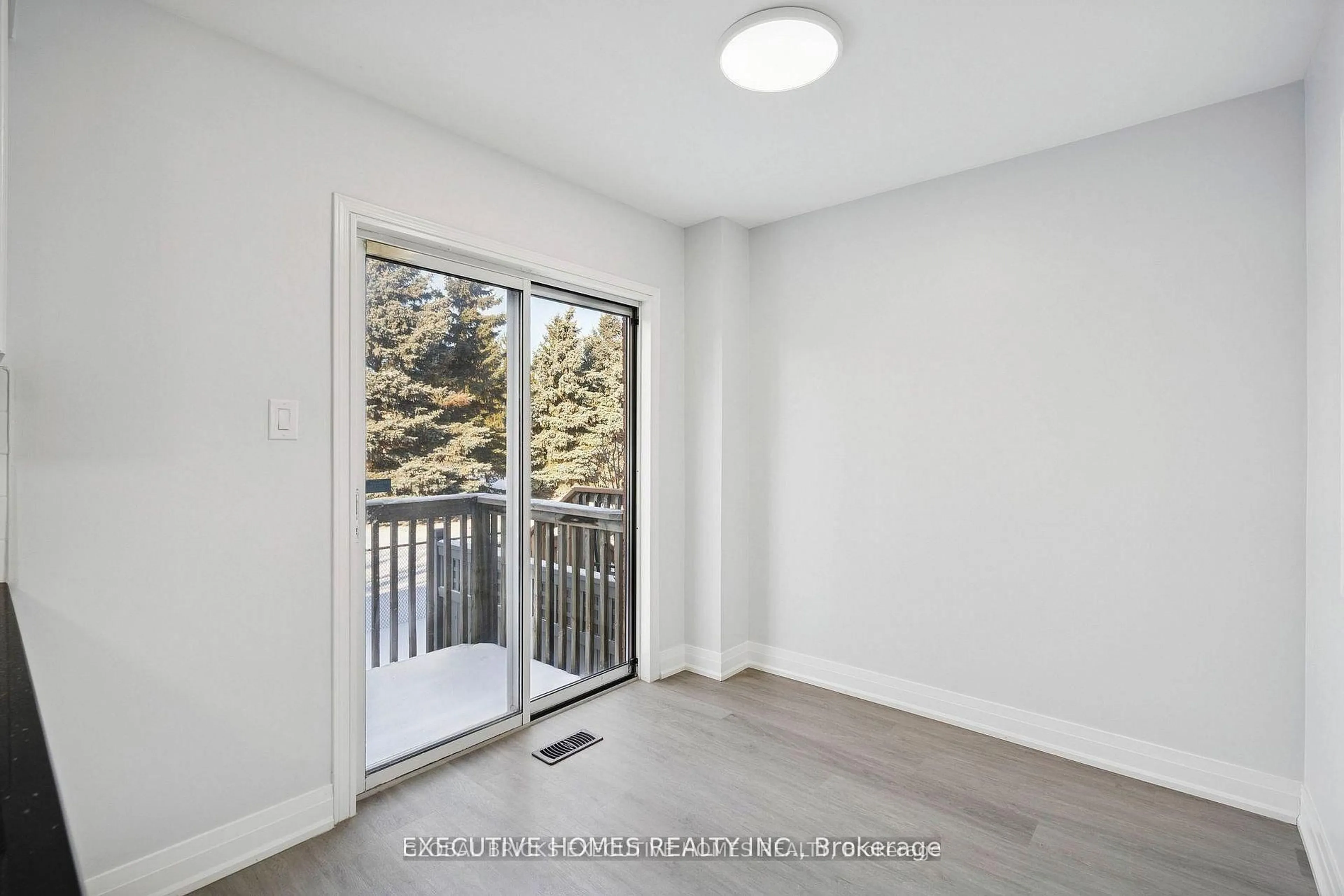 A pic of a room for 2665 Thomas St #60, Mississauga Ontario L5M 6G6