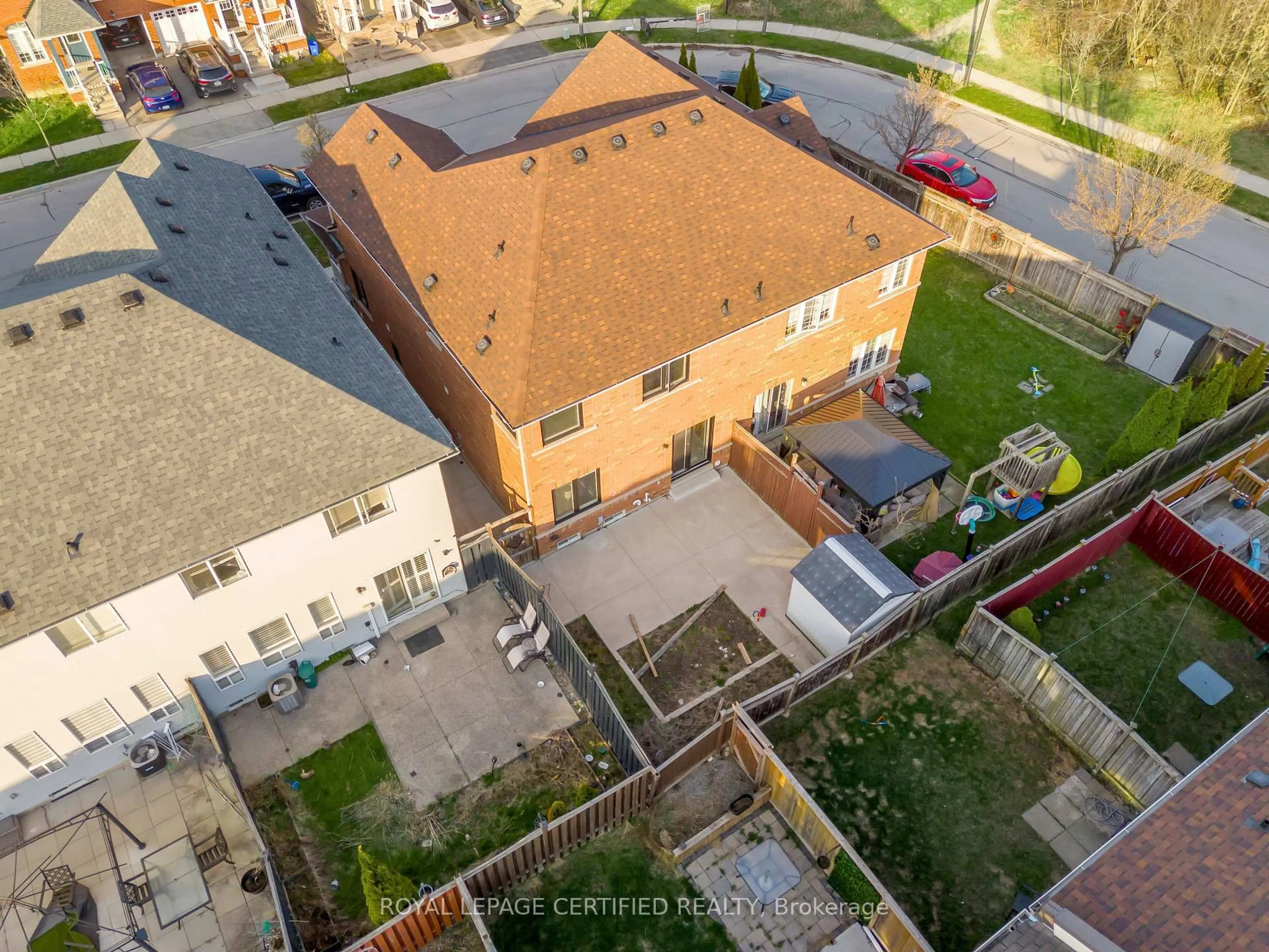 A pic from outside/outdoor area/front of a property/back of a property/a pic from drone, city buildings view from balcony for 147 Waters Blvd, Milton Ontario L9T 6K5