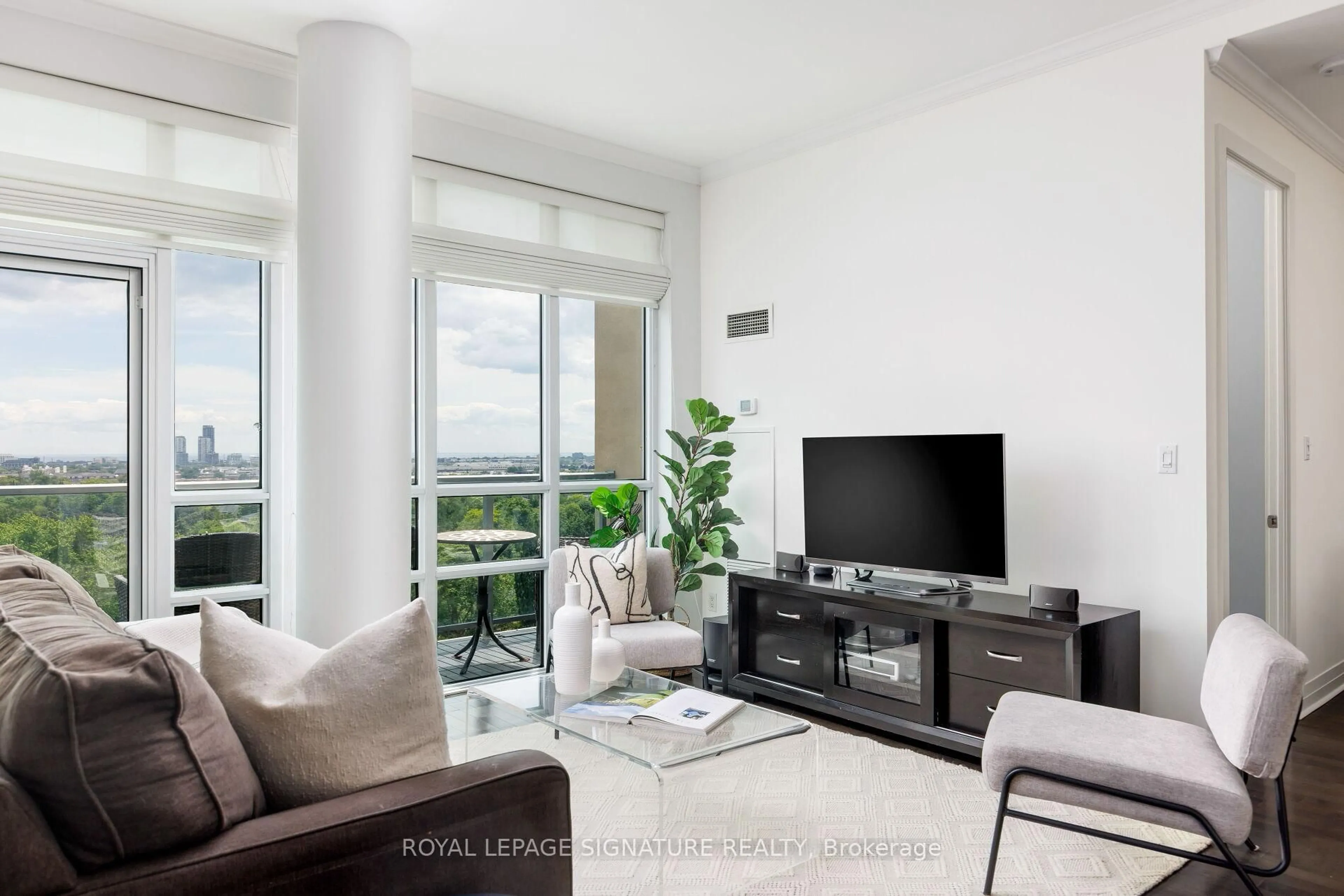 Living room with furniture, unknown for 3391 Bloor St #1101, Toronto Ontario M8X 1G3