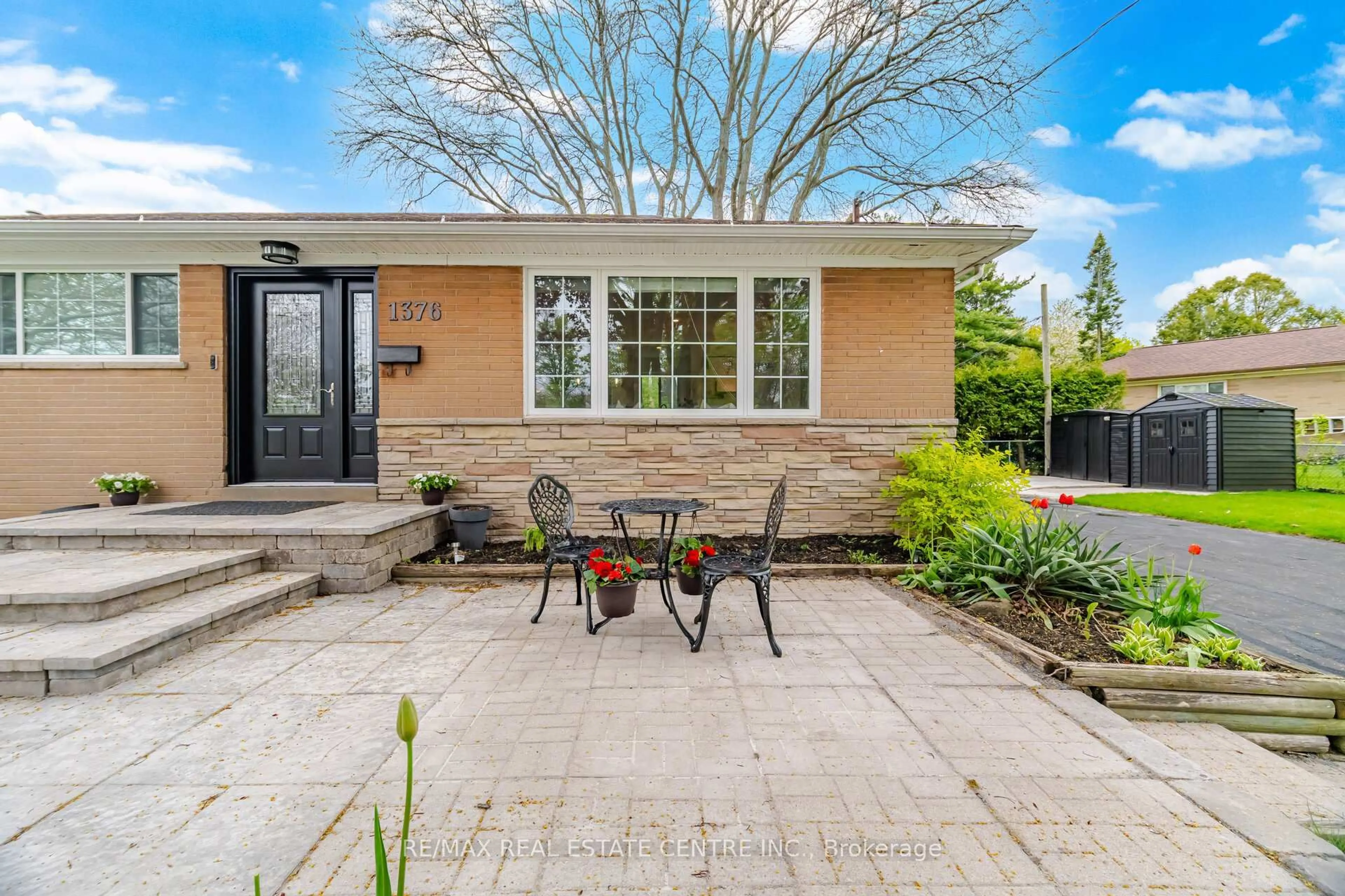 Unknown for 1376 Royal Dr, Burlington Ontario L7P 2G9