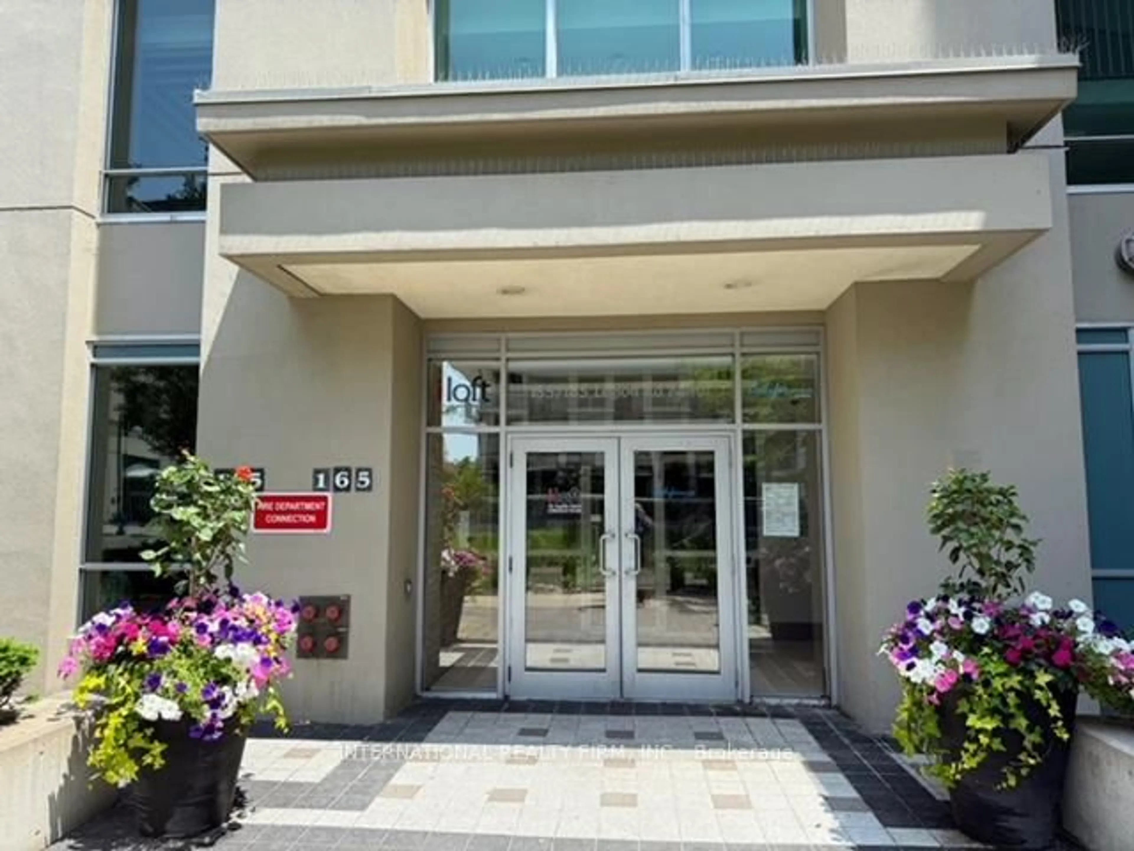 Indoor foyer for 155 Legion Rd #513, Toronto Ontario M8Y 0A7