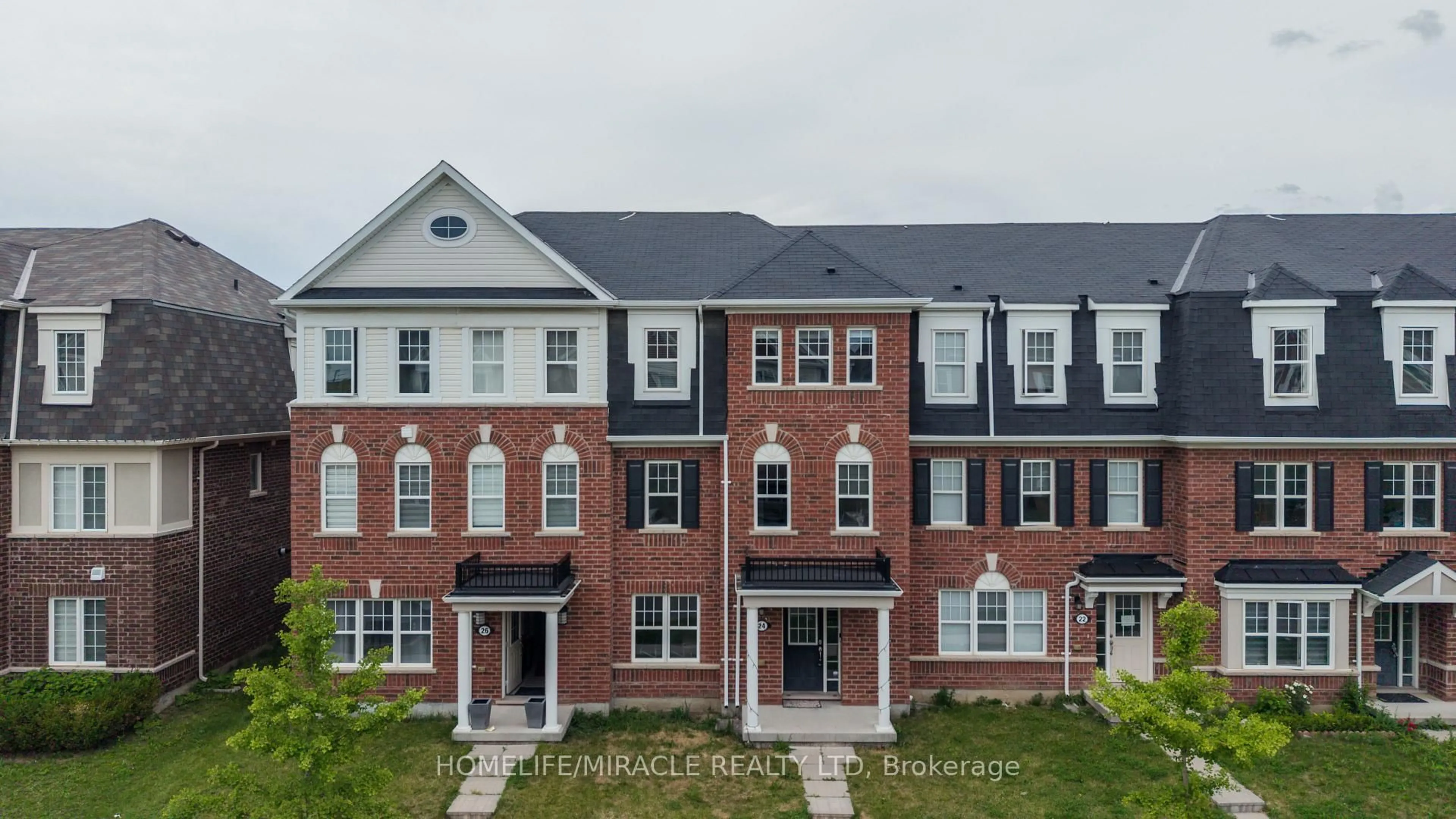 A pic from outside/outdoor area/front of a property/back of a property/a pic from drone, building for 24 Metro Cres, Brampton Ontario L7A 0A8