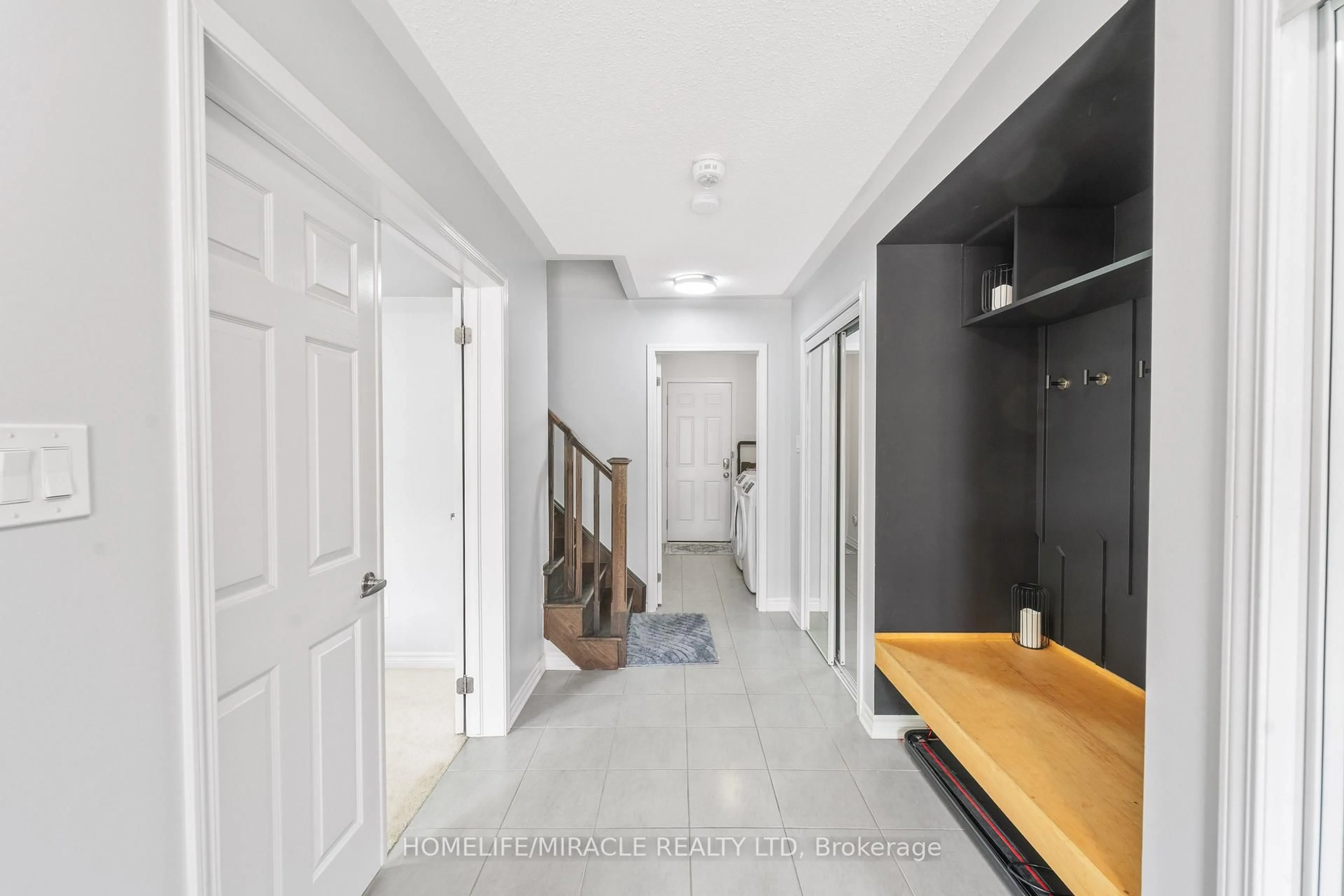 Indoor entryway for 24 Metro Cres, Brampton Ontario L7A 0A8