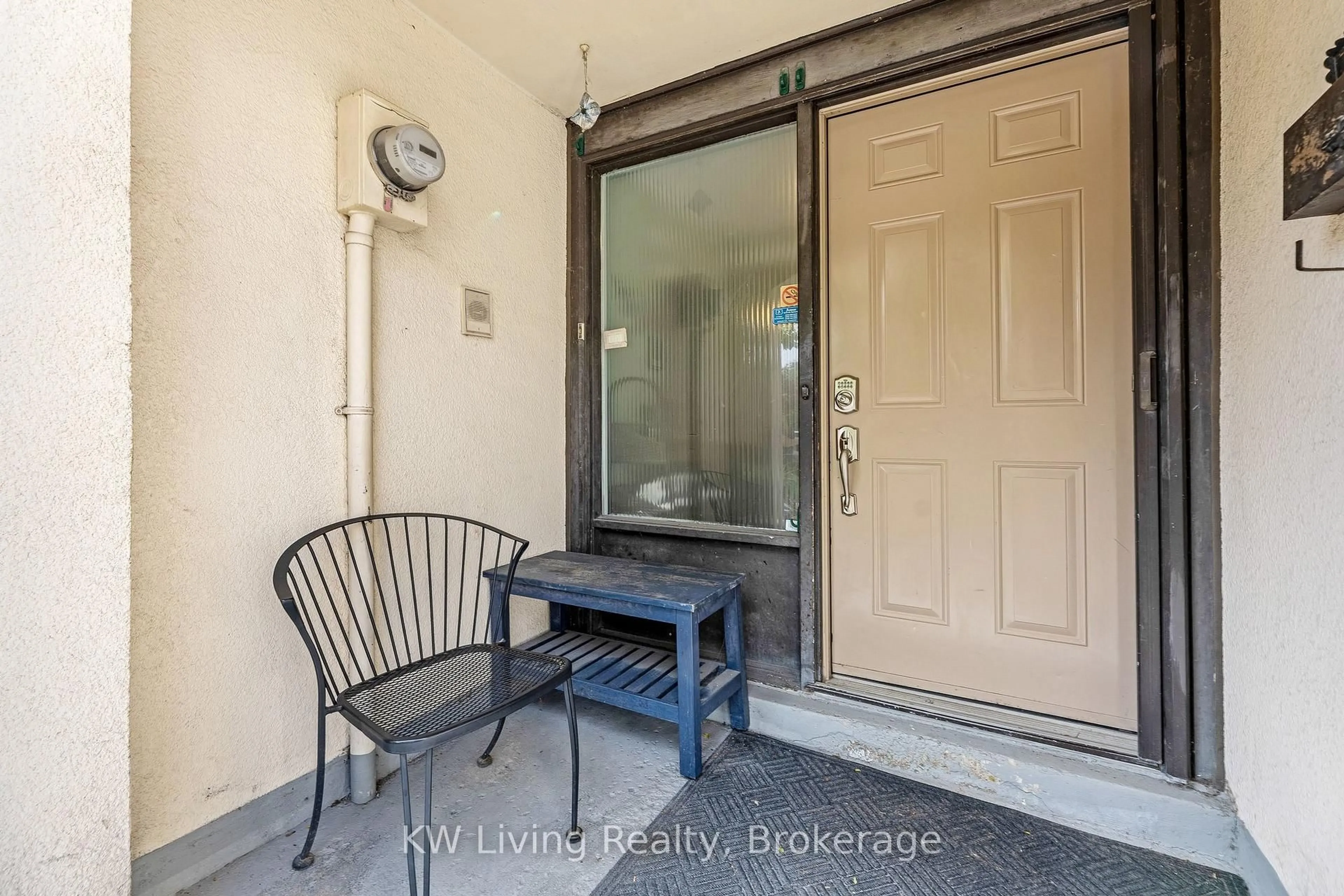 Indoor entryway for 6679 Shelter Bay #11, Mississauga Ontario L5N 2A2
