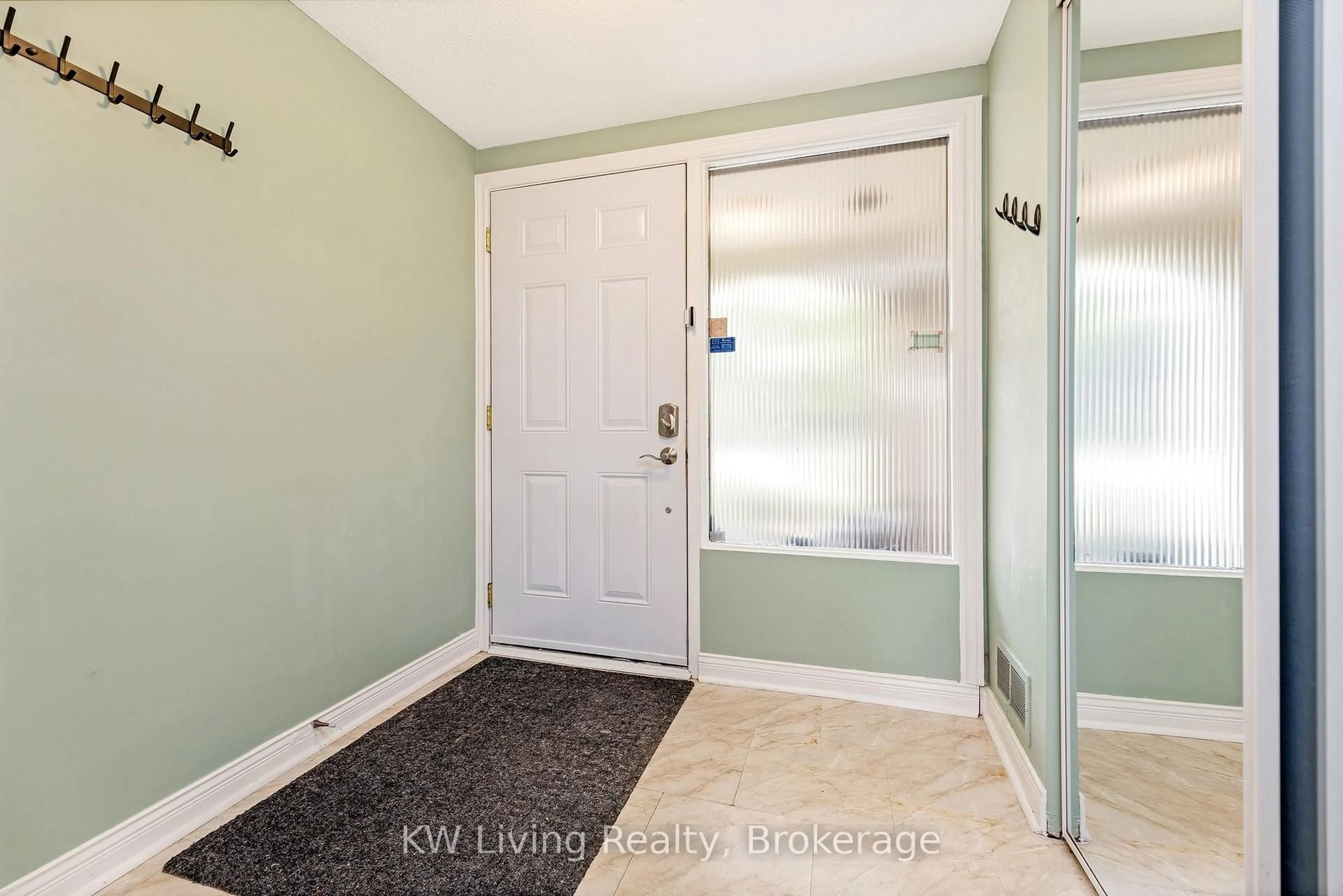 Indoor entryway for 6679 Shelter Bay #11, Mississauga Ontario L5N 2A2