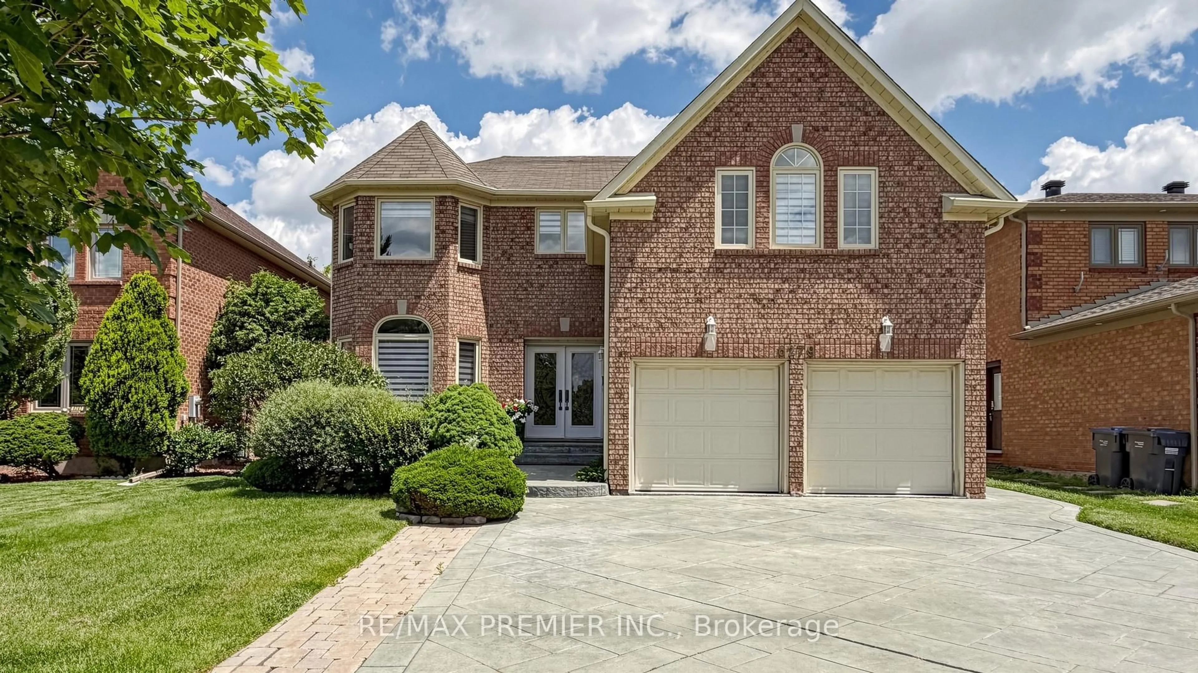 Home with brick exterior material, street for 6279 Donway Dr, Mississauga Ontario L5V 1J6