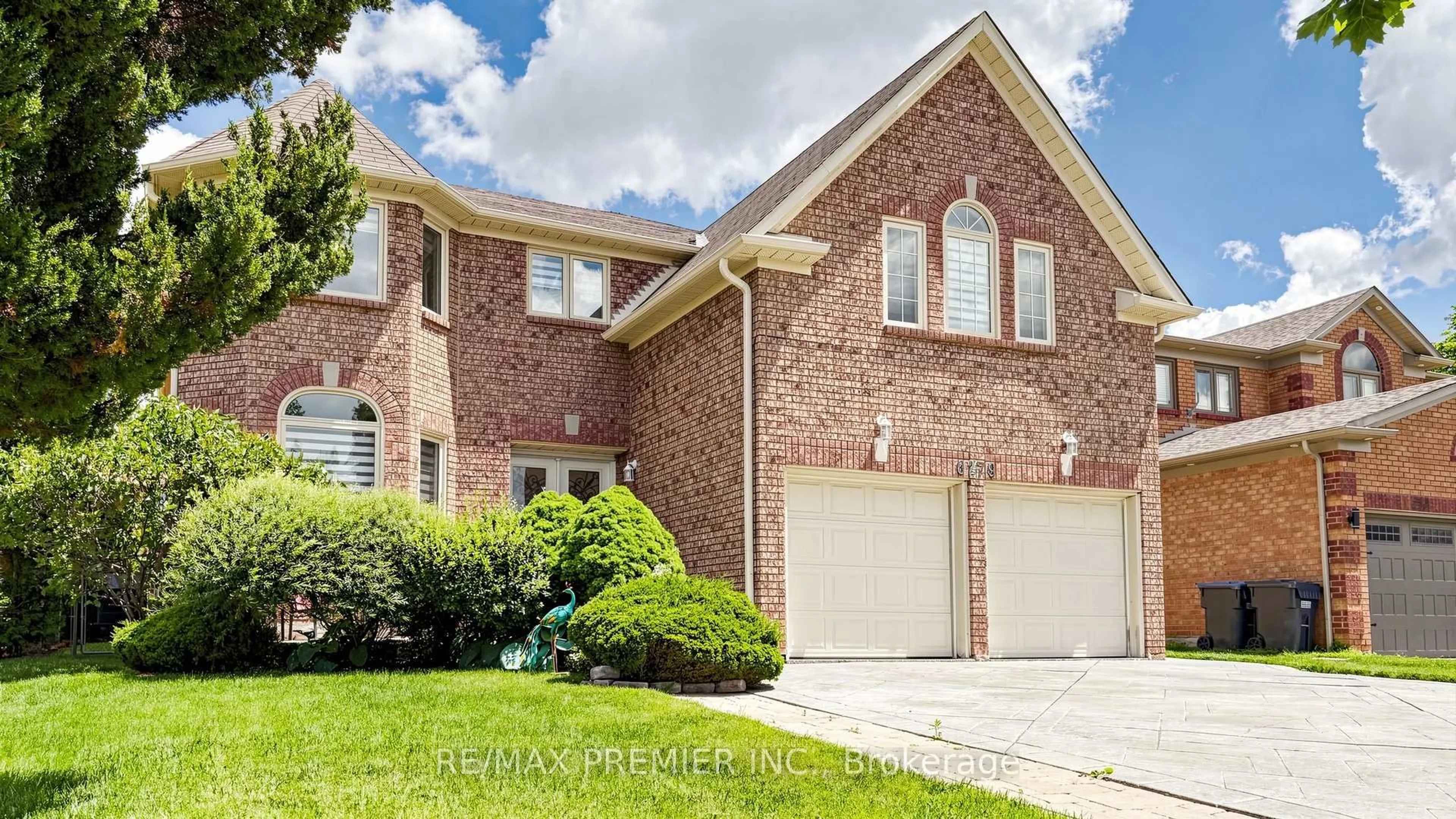 Home with brick exterior material, street for 6279 Donway Dr, Mississauga Ontario L5V 1J6