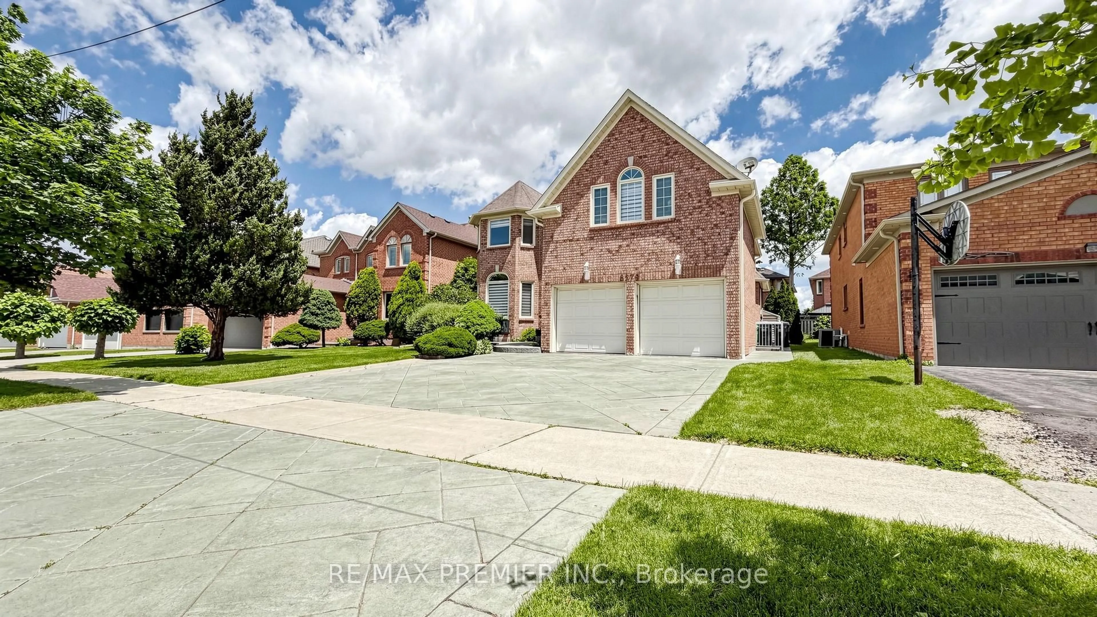 Home with brick exterior material, street for 6279 Donway Dr, Mississauga Ontario L5V 1J6