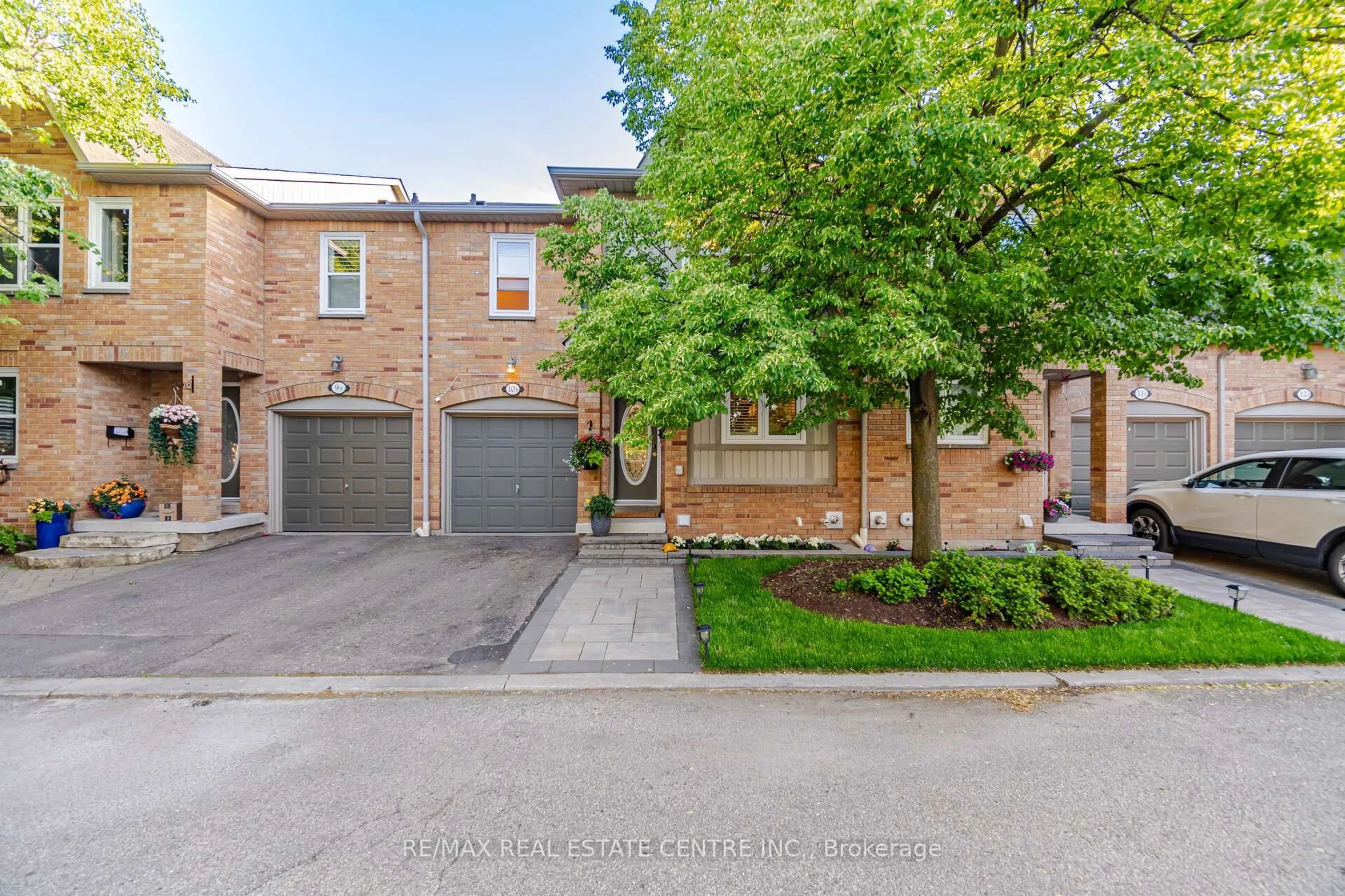 Home with brick exterior material, street for 5865 Dalebrook Cres #10B, Mississauga Ontario L5M 5X1