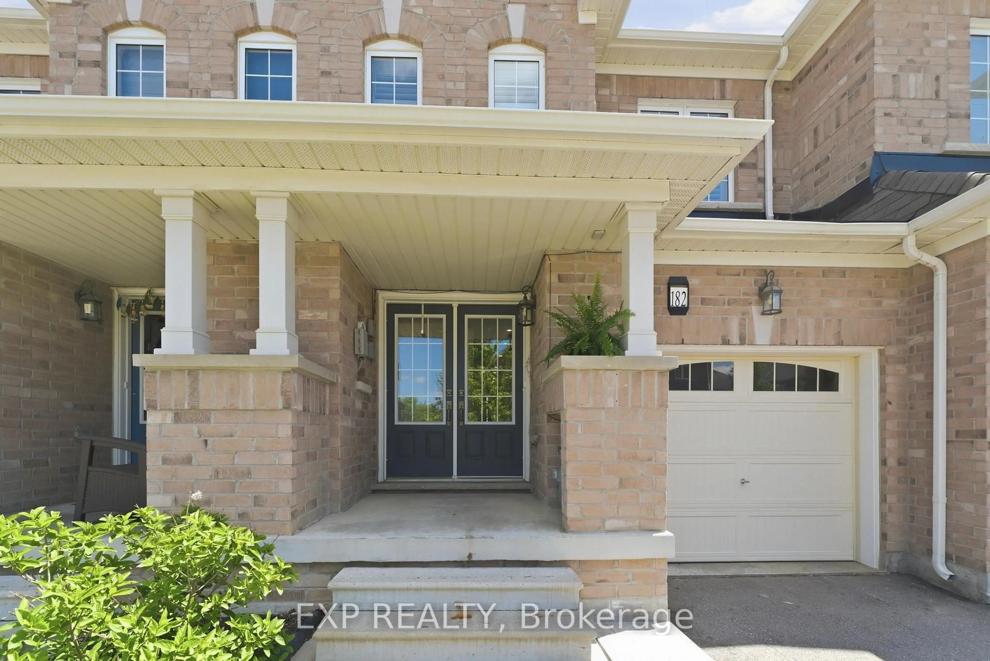Indoor entryway for 182 Golden Springs Dr, Brampton Ontario L7A 4N9