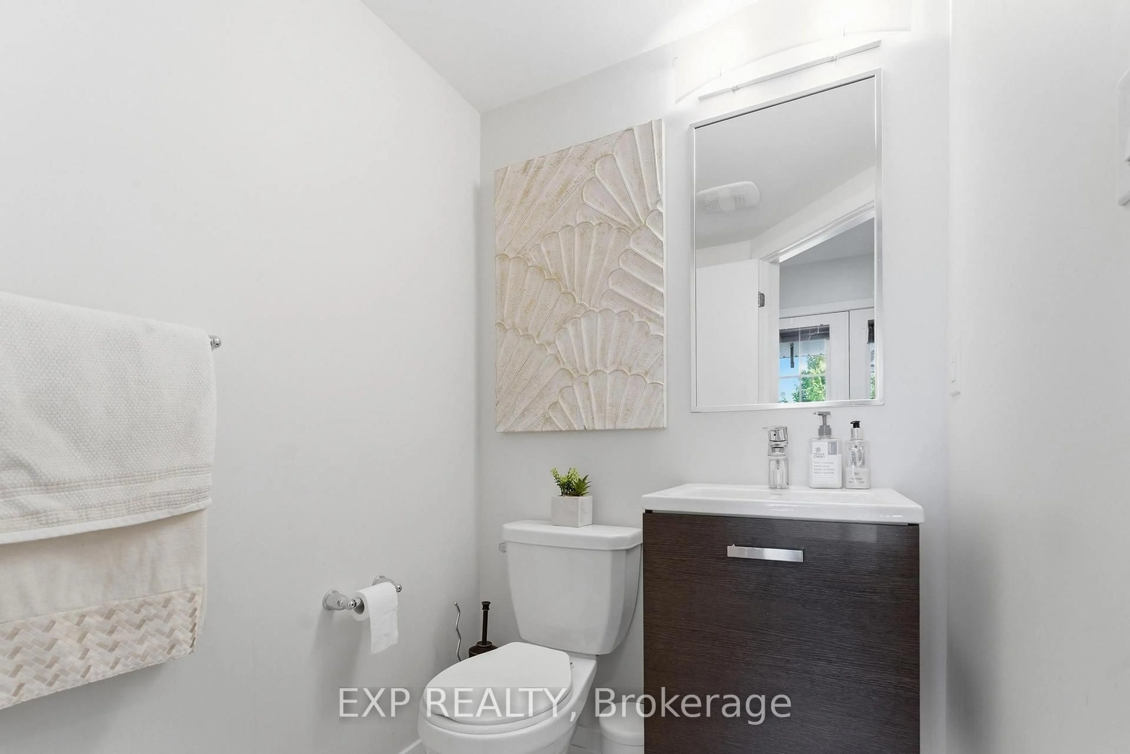 Standard bathroom, ceramic/tile floor for 182 Golden Springs Dr, Brampton Ontario L7A 4N9