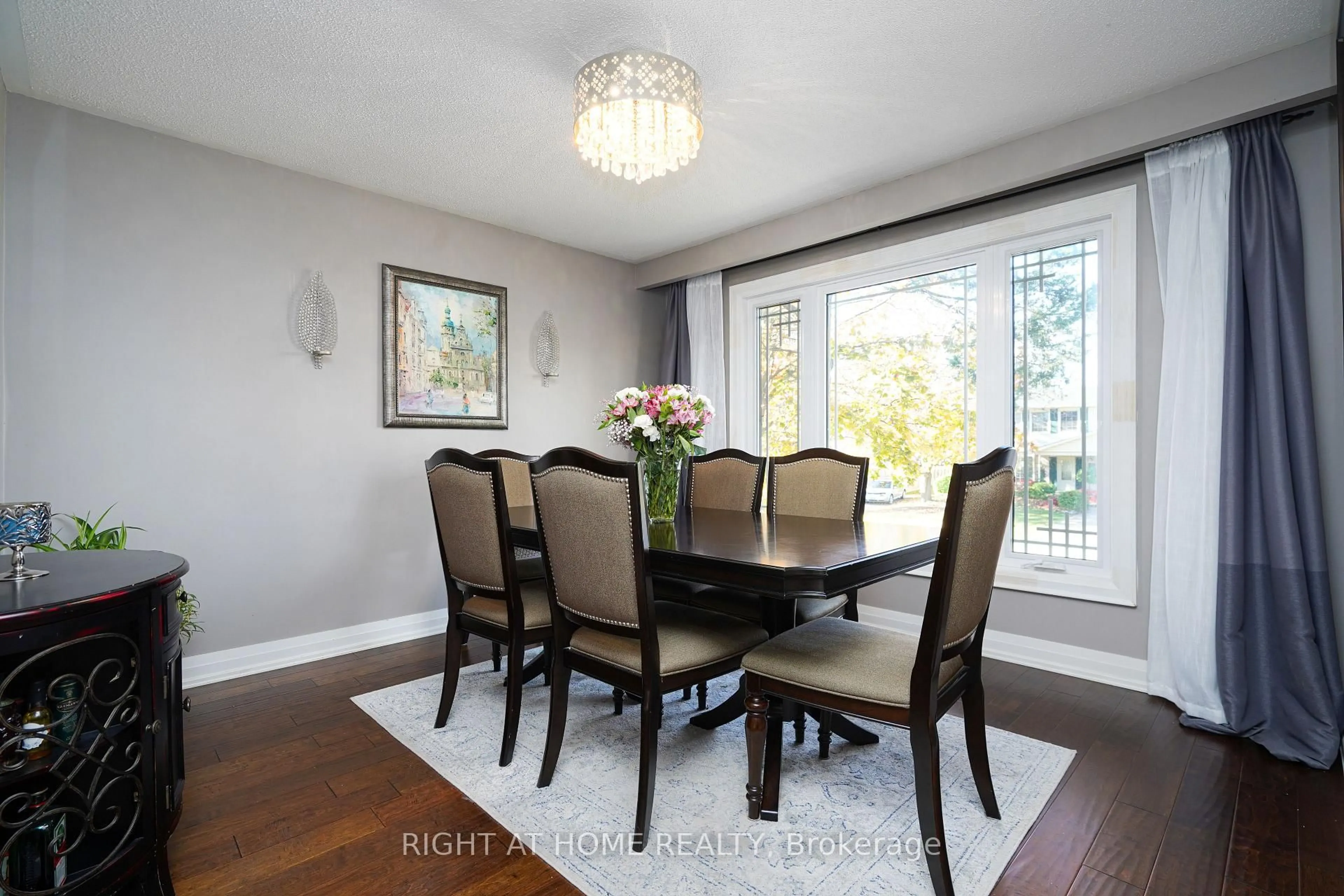 Dining room, wood/laminate floor for 220 Overton Pl, Oakville Ontario L6H 1E9