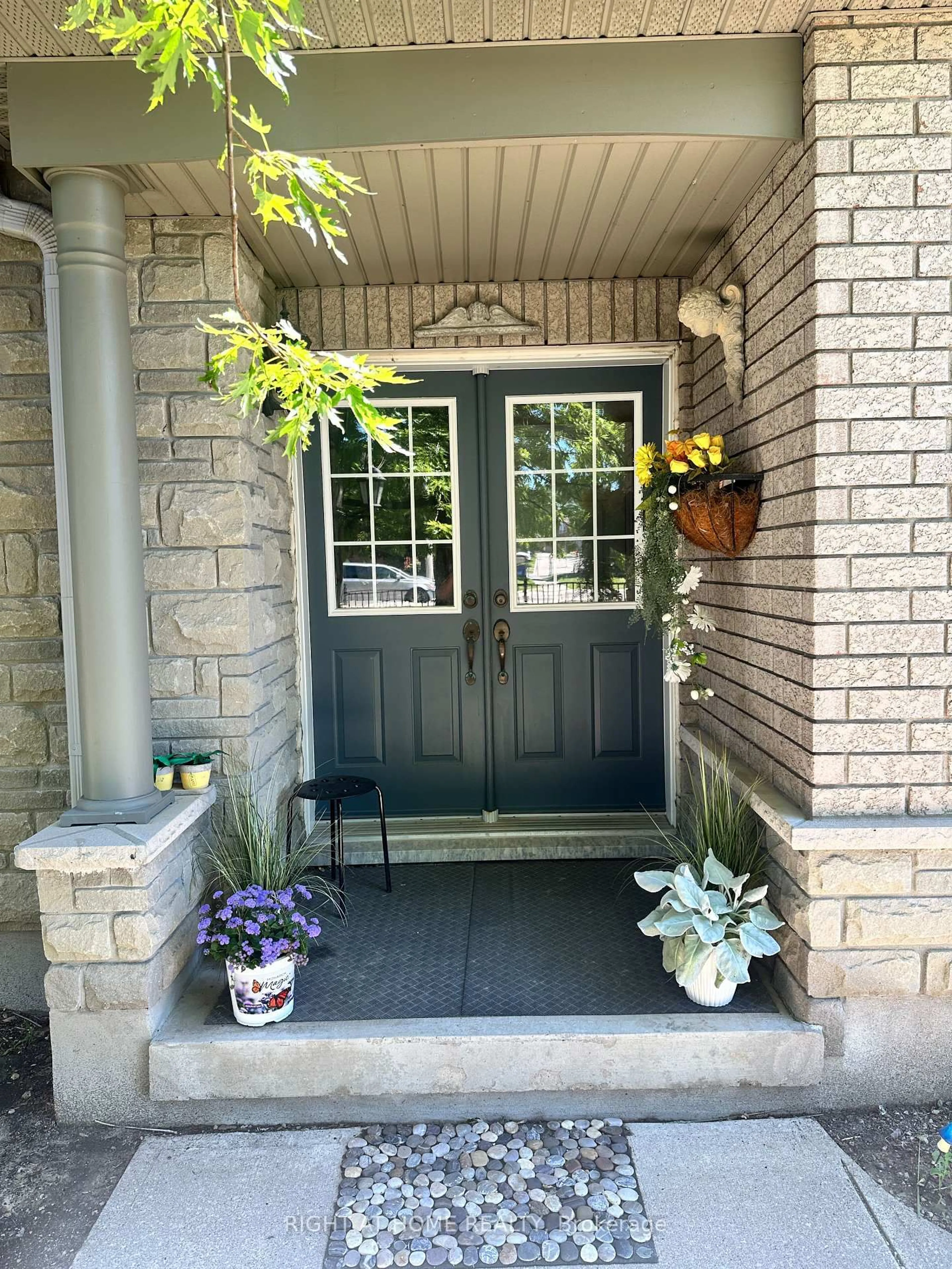 Indoor entryway for 485 Bristol Rd #12, Mississauga Ontario L5R 4G2