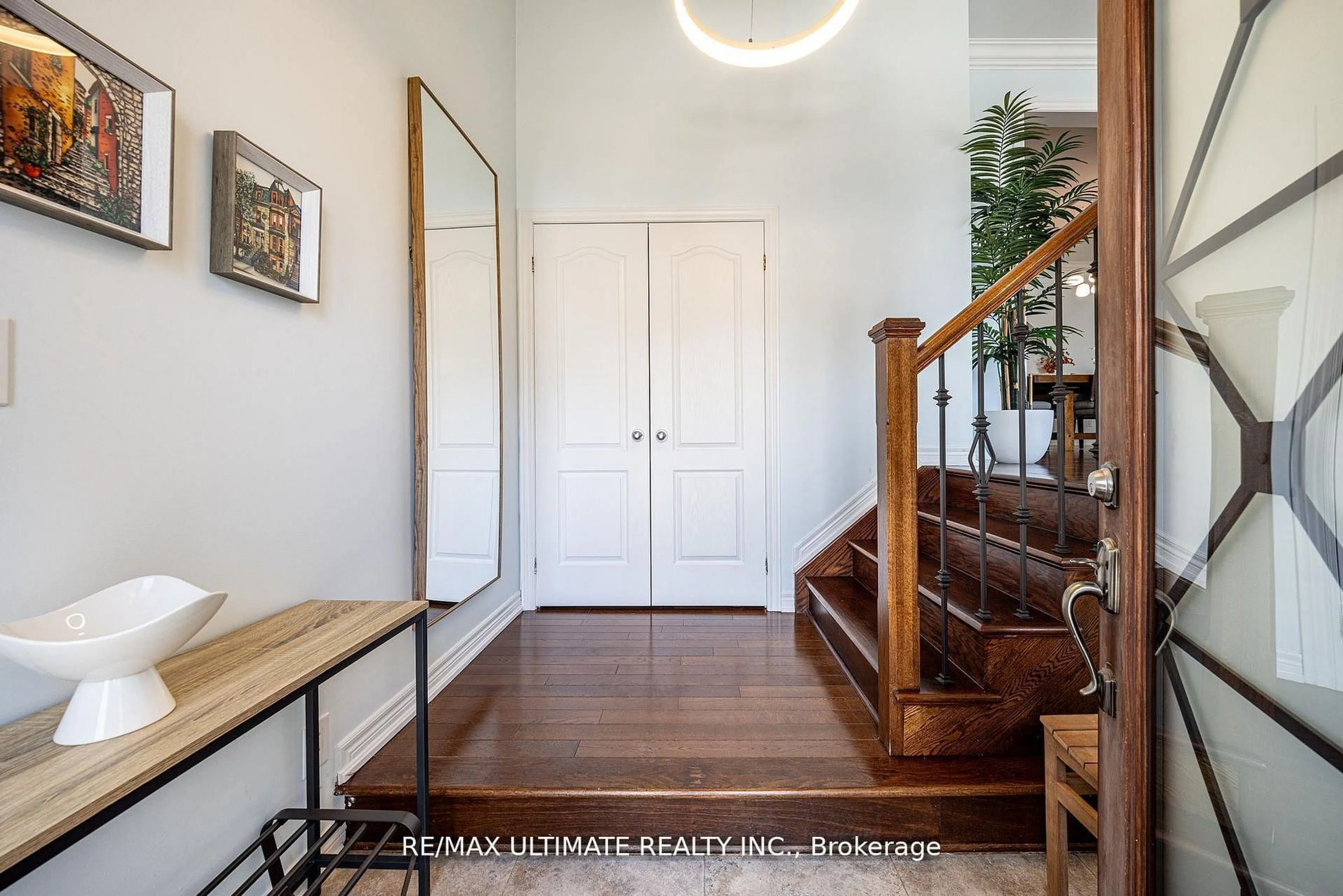 Indoor entryway for 1160 Islington Ave, Toronto Ontario M8Z 4S7