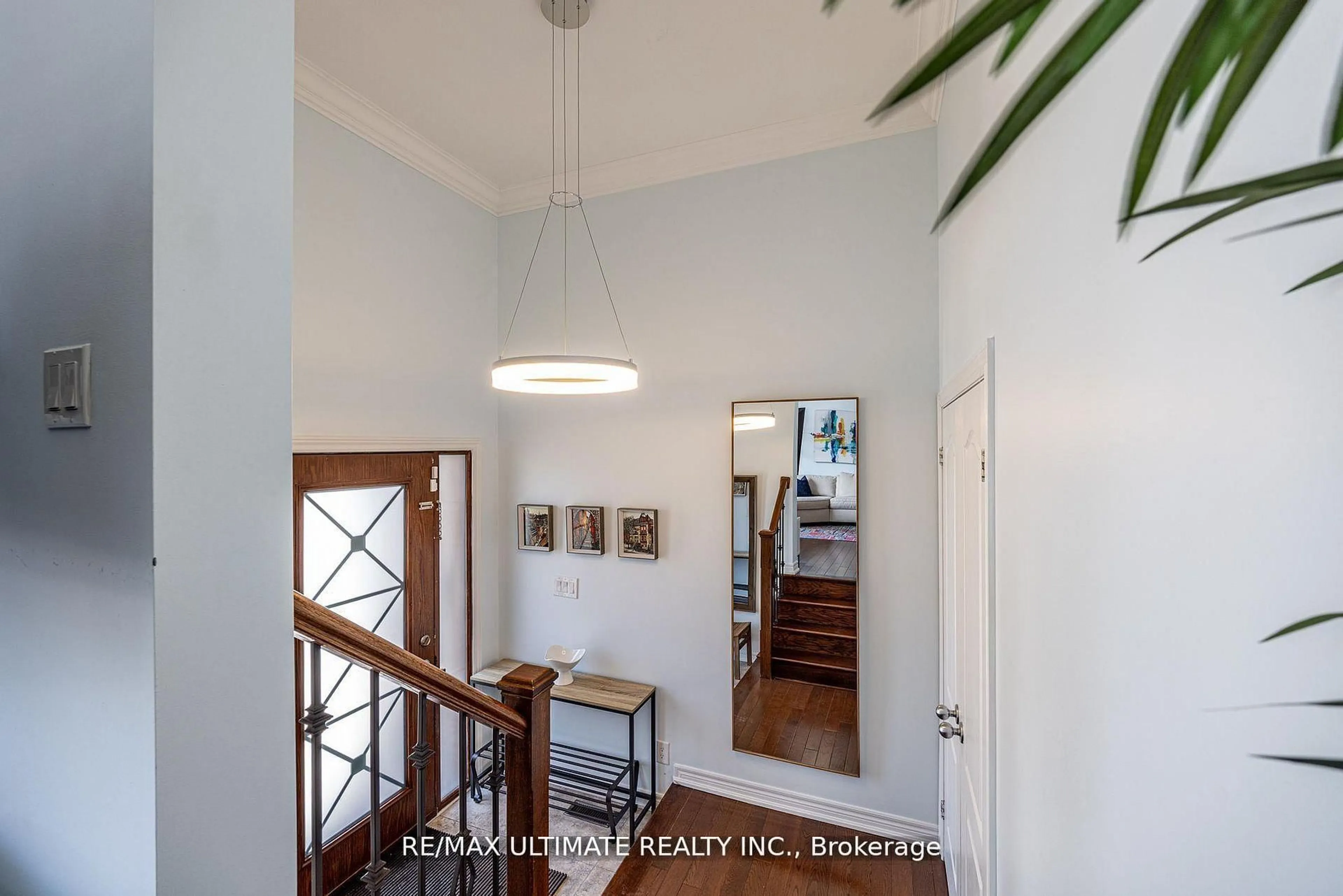 Indoor entryway for 1160 Islington Ave, Toronto Ontario M8Z 4S7