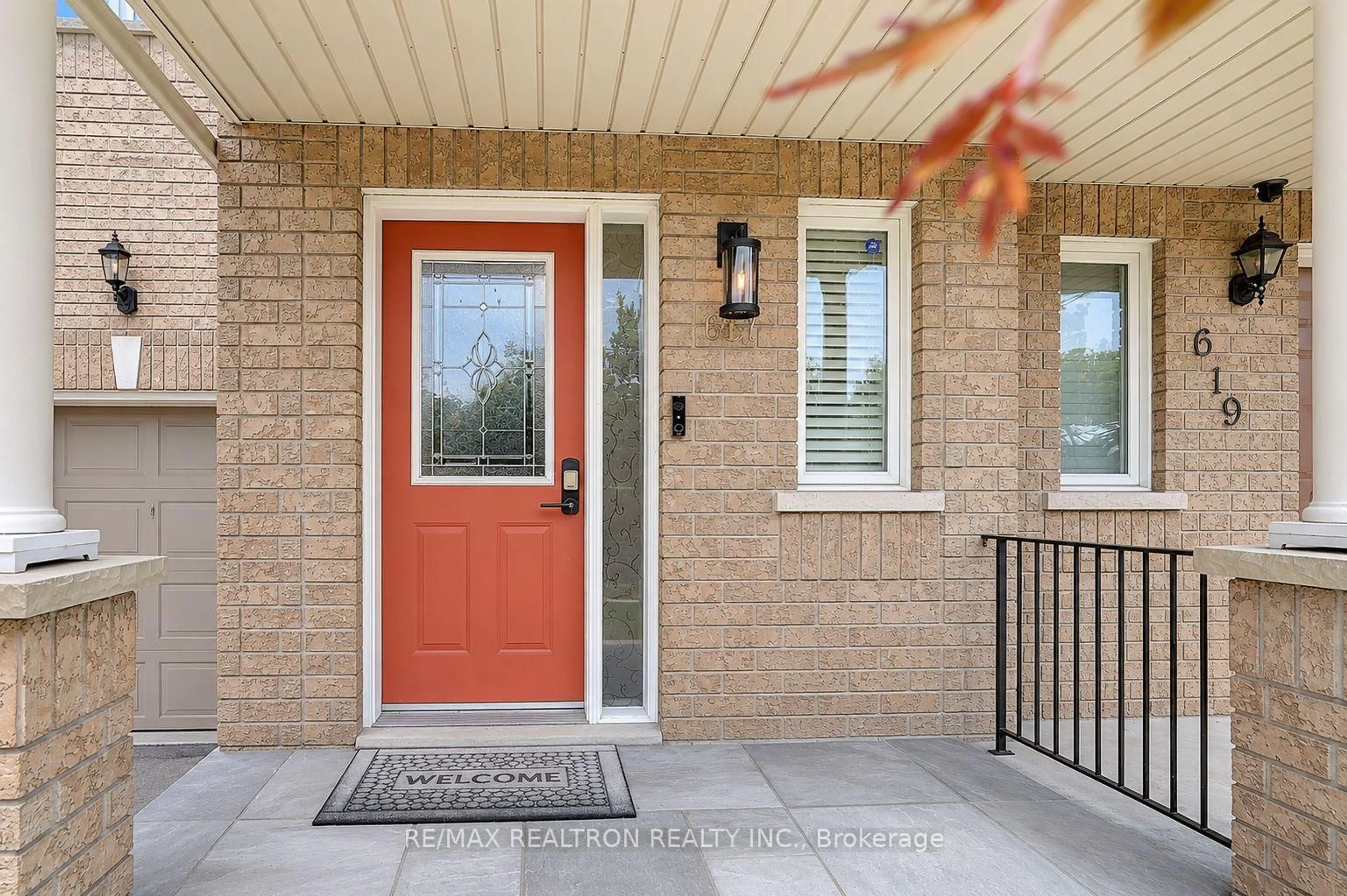 Indoor entryway for 617 Lumberton Cres, Mississauga Ontario L4Z 3Z5