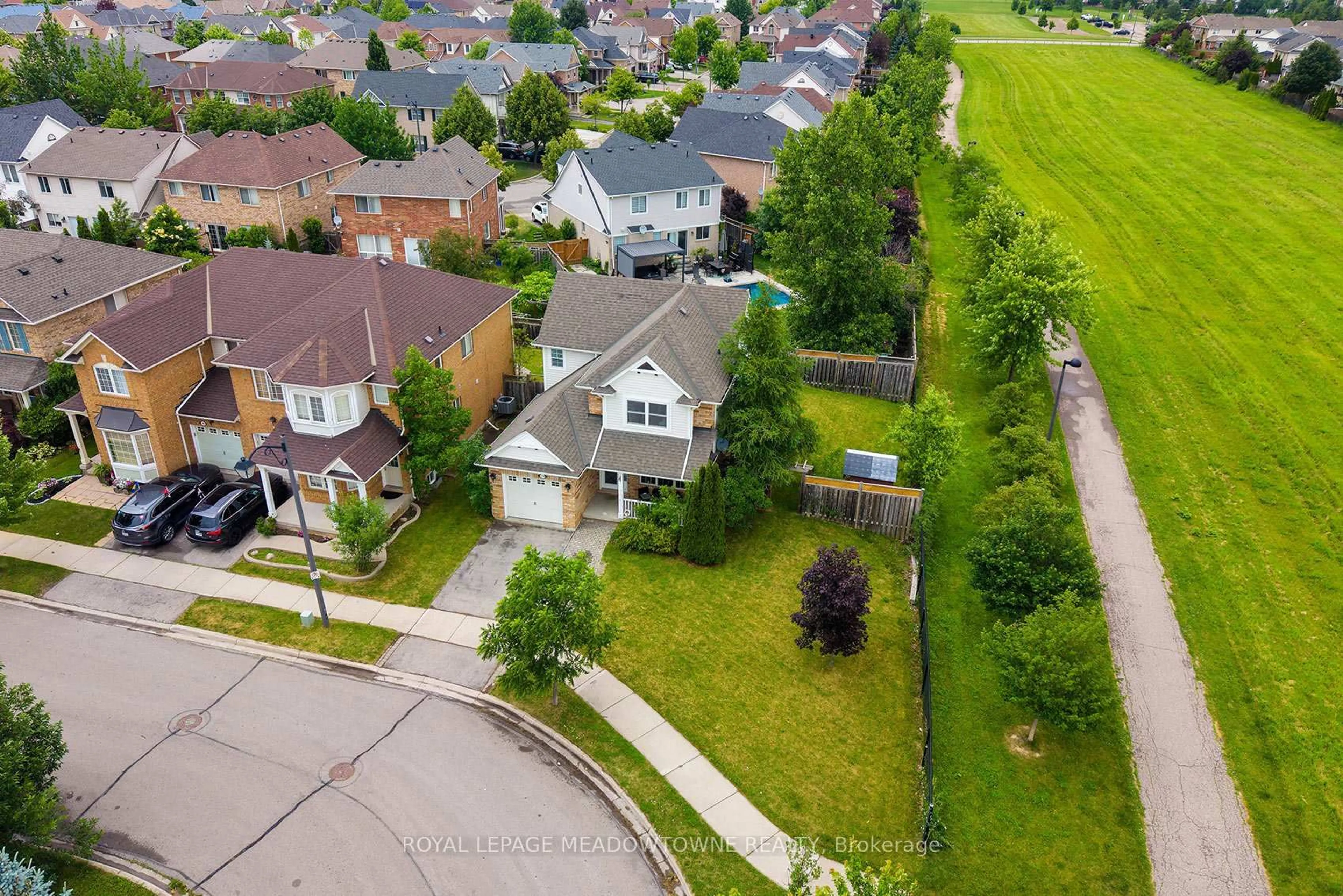 A pic from outside/outdoor area/front of a property/back of a property/a pic from drone, street for 774 Irving Terr, Milton Ontario L9T 6H2