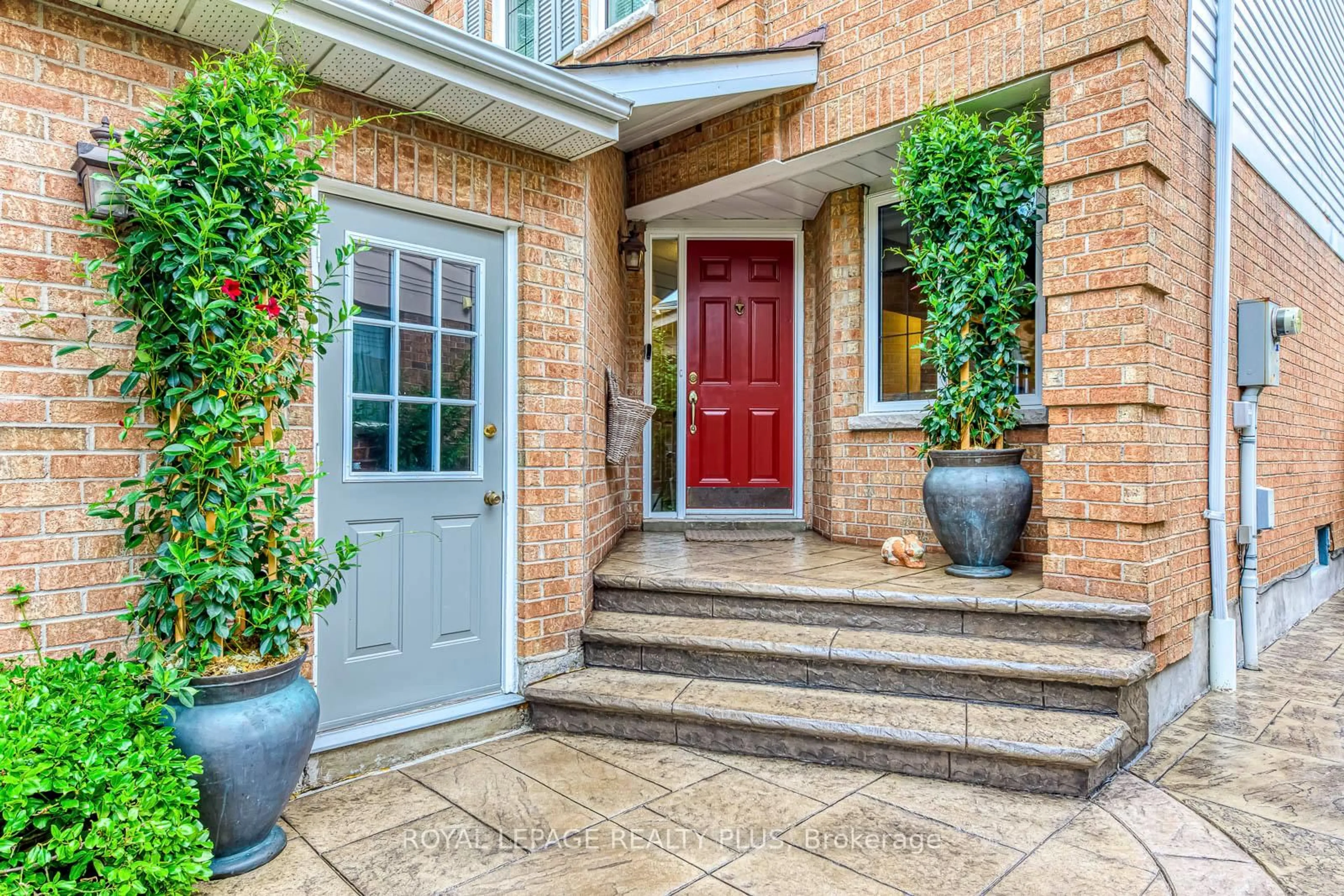 Indoor entryway for 3209 Wilmar Cres, Mississauga Ontario L5L 4A9