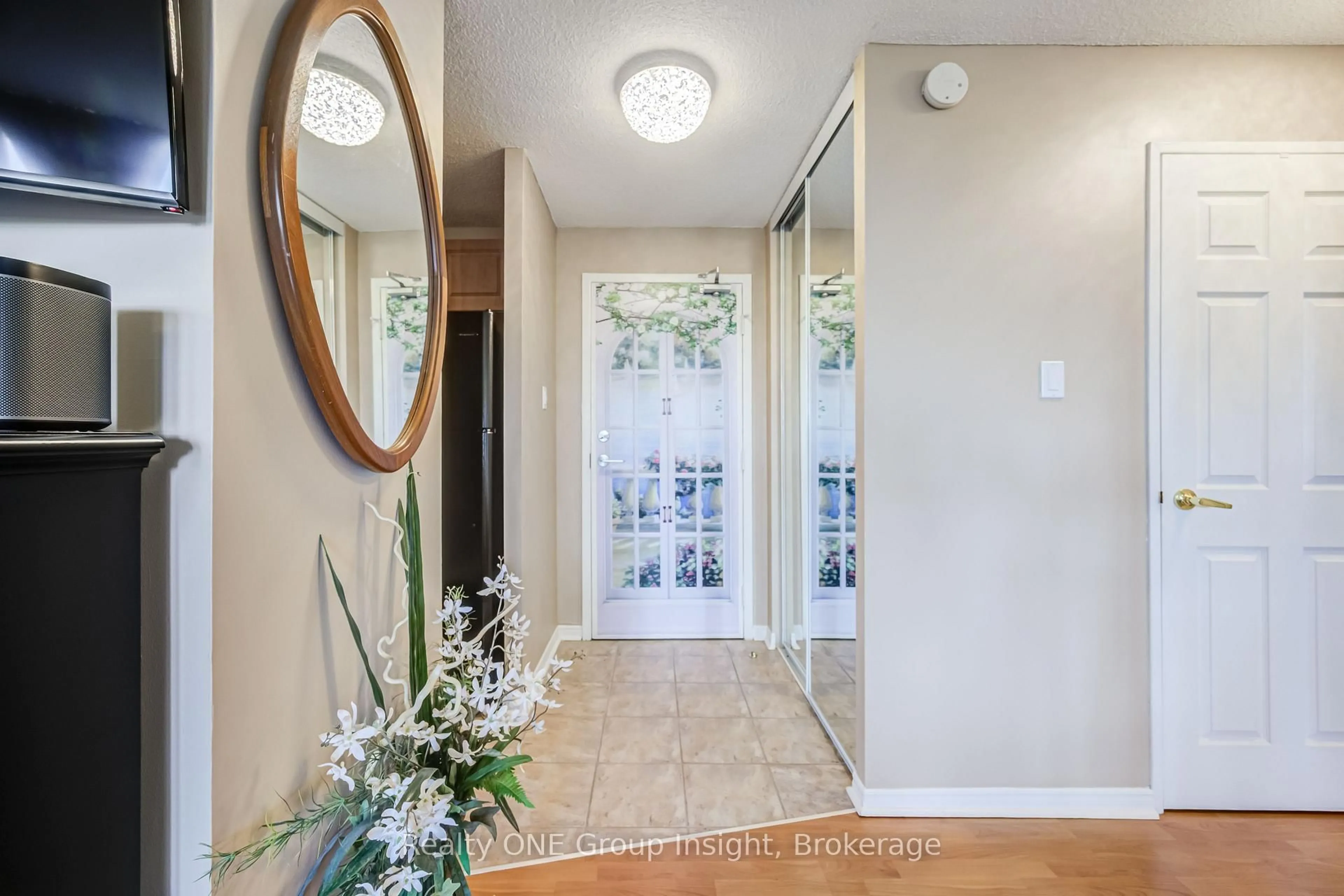 Indoor entryway for 2900 Battleford Rd #516, Mississauga Ontario L5N 2V9