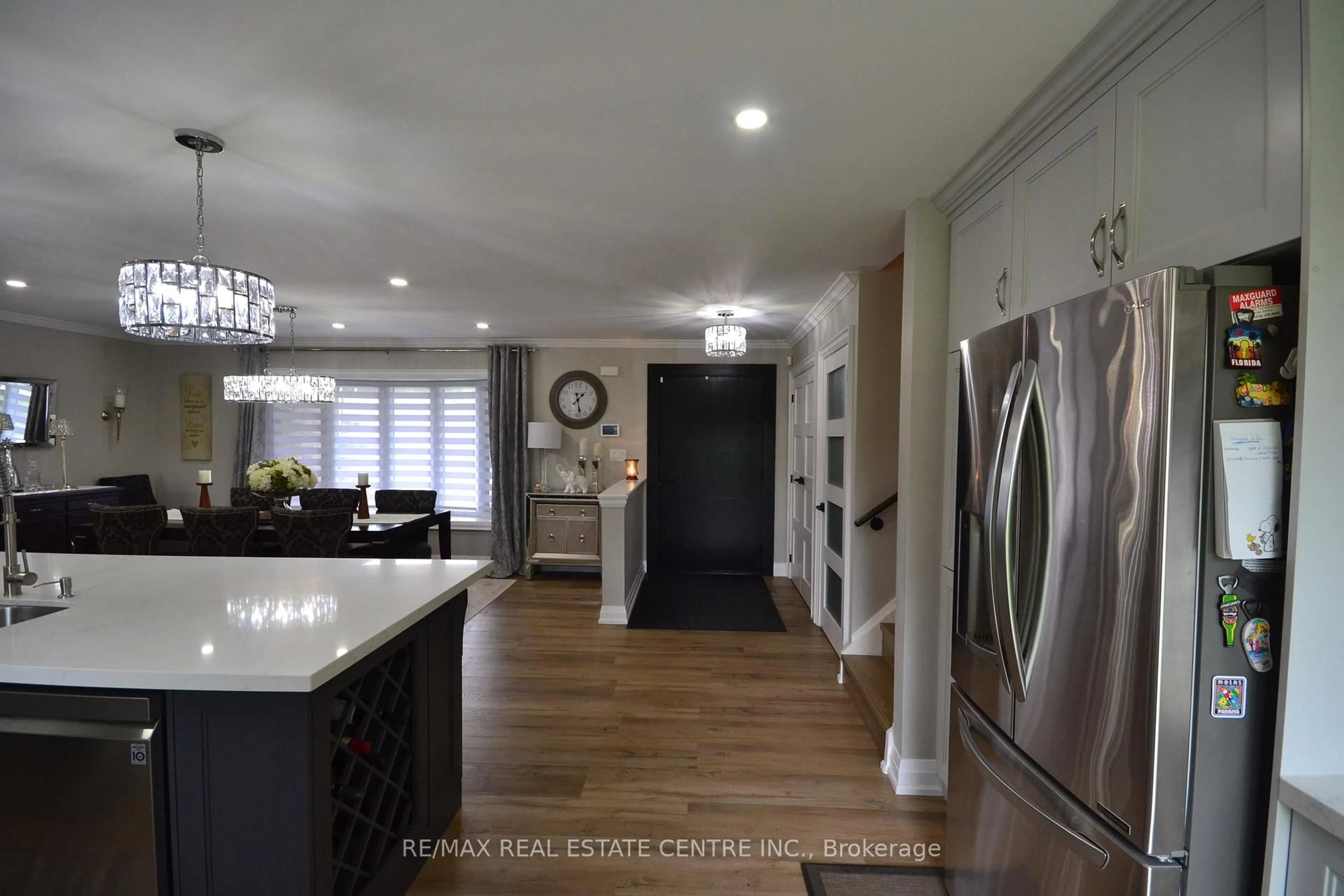 Open concept kitchen, unknown for 8 Kevinwood Dr, Caledon Ontario L7K 0Z1