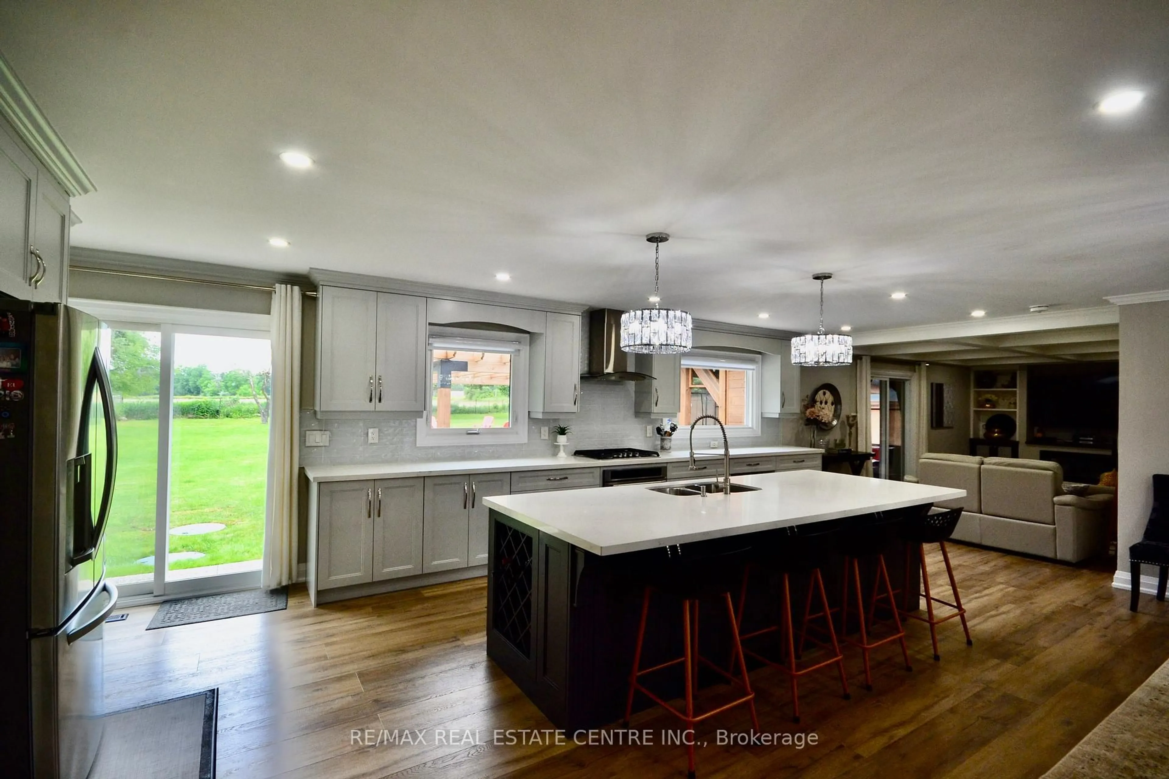 Open concept kitchen, unknown for 8 Kevinwood Dr, Caledon Ontario L7K 0Z1