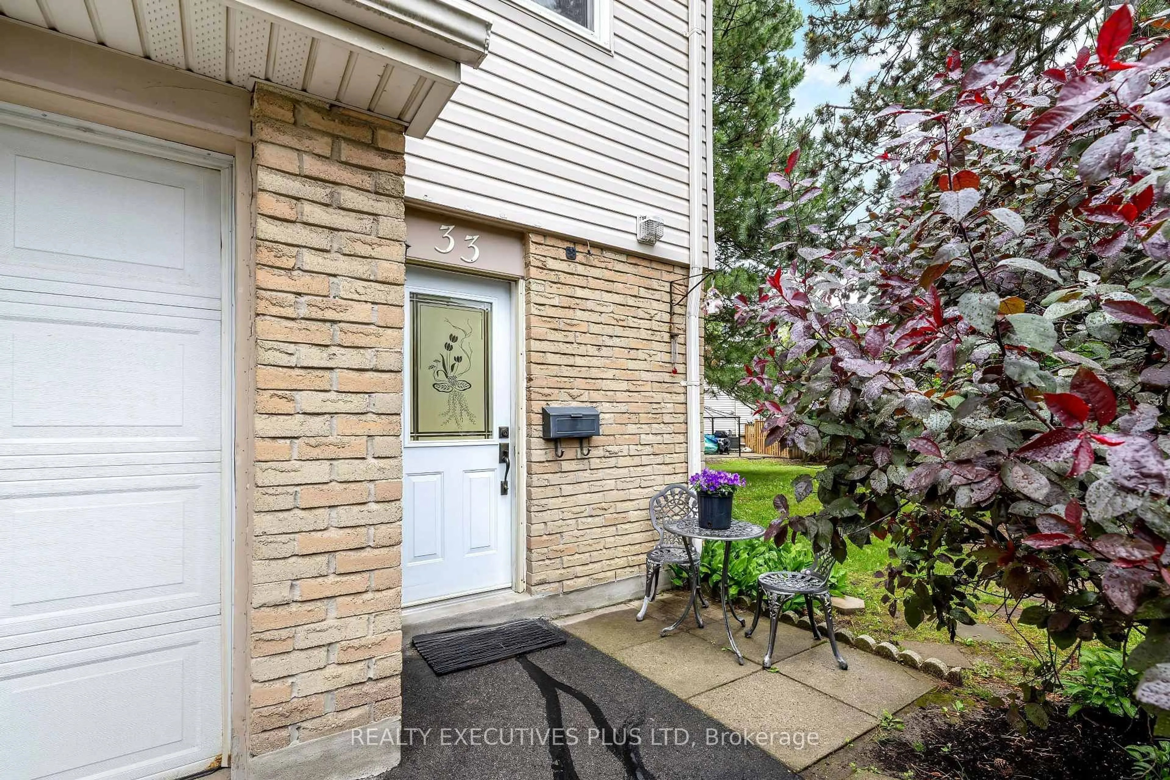 Indoor entryway for 5878 Montevideo Rd #33, Mississauga Ontario L5N 2V5
