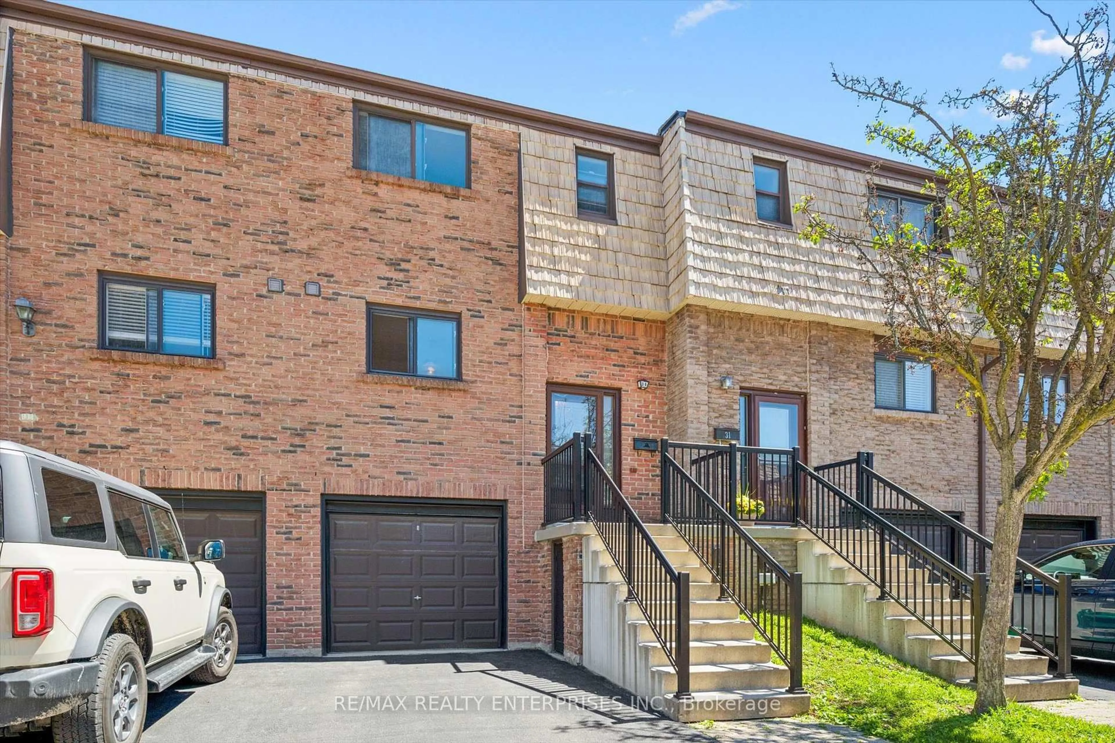 Home with brick exterior material, street for 1518 Sixth Line #30, Oakville Ontario L6H 2P2