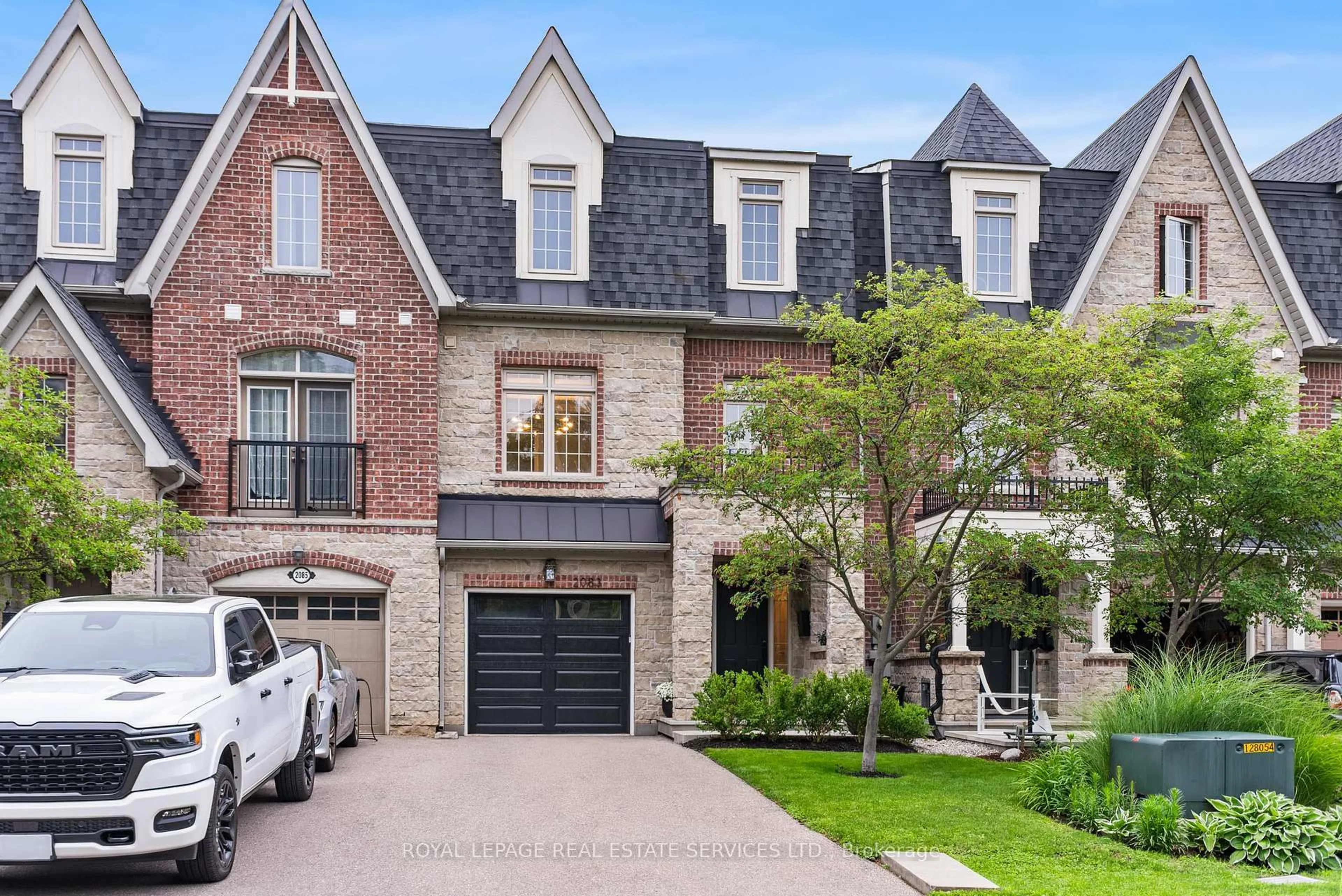 Home with brick exterior material, street for 2083 Grange Dr, Mississauga Ontario L5B 1P4