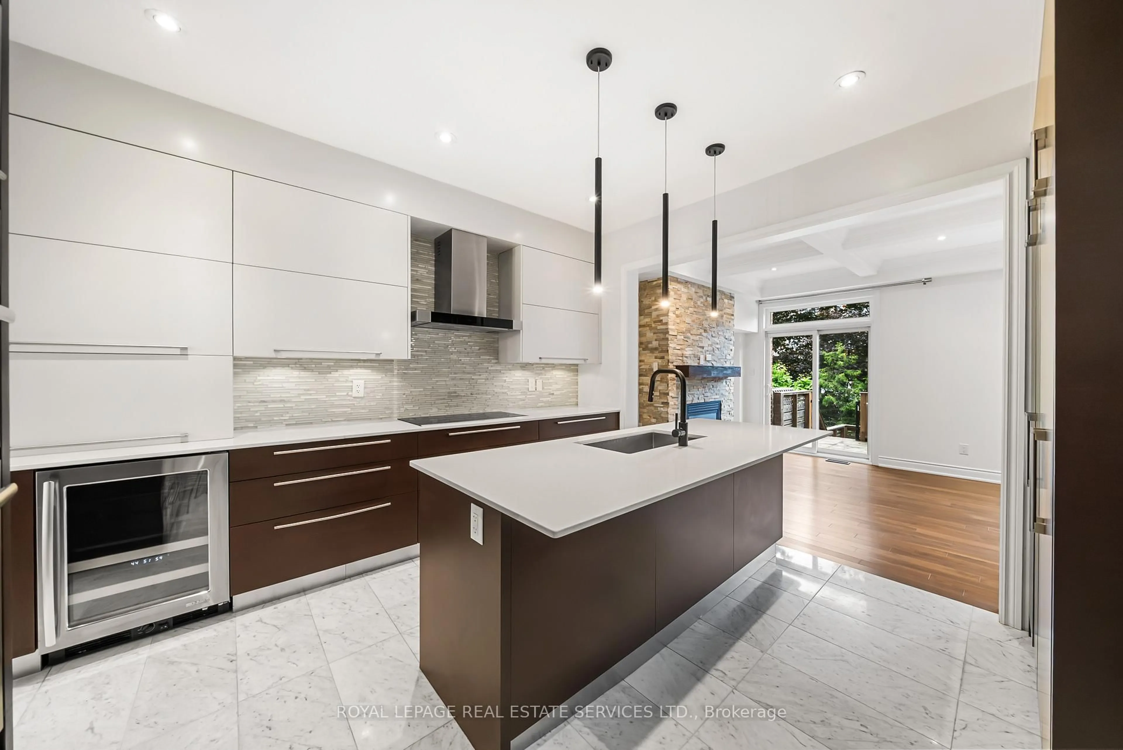 Contemporary kitchen, ceramic/tile floor for 2083 Grange Dr, Mississauga Ontario L5B 1P4