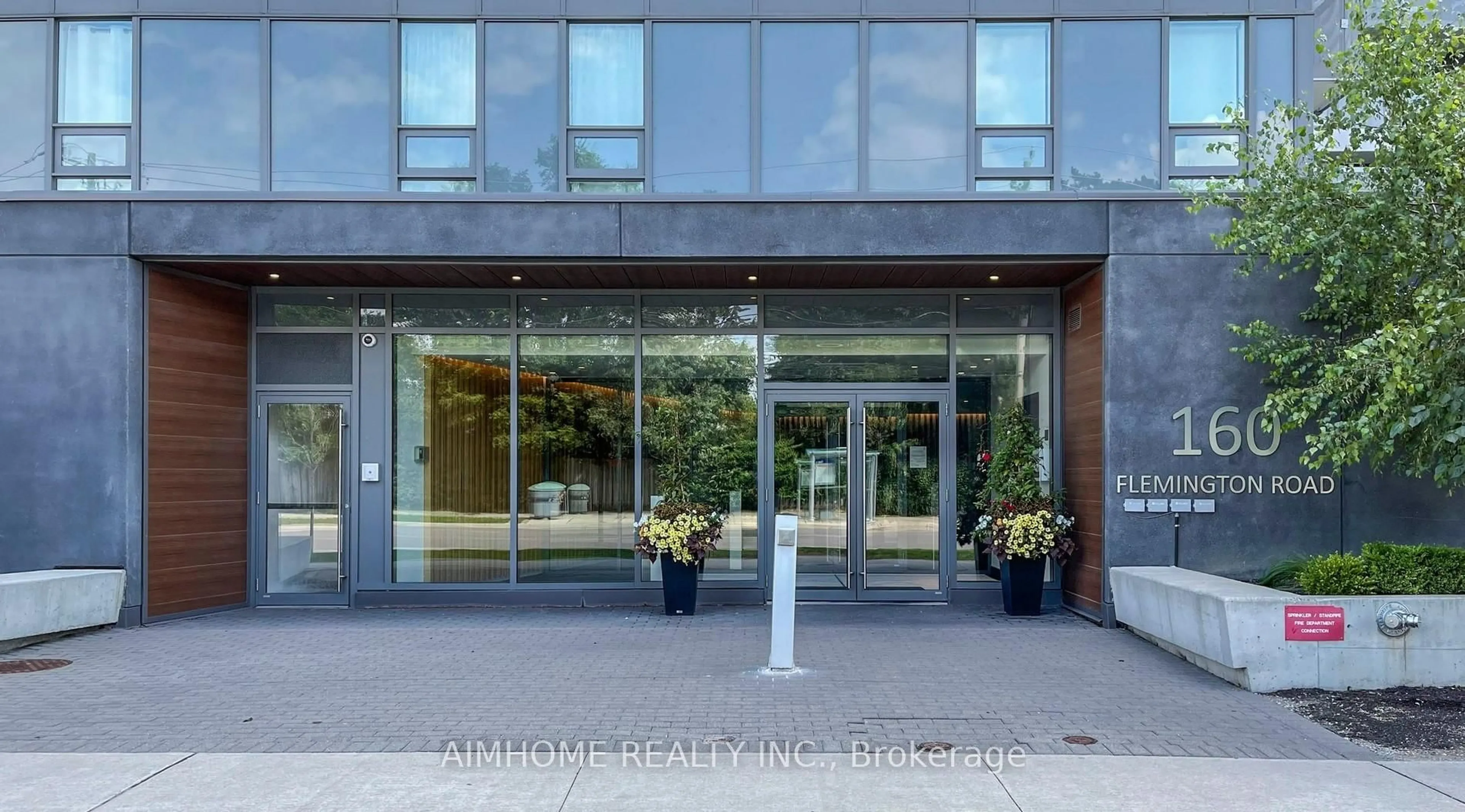 Indoor foyer for 160 Flemington Rd #1522, Toronto Ontario M6A 1N6