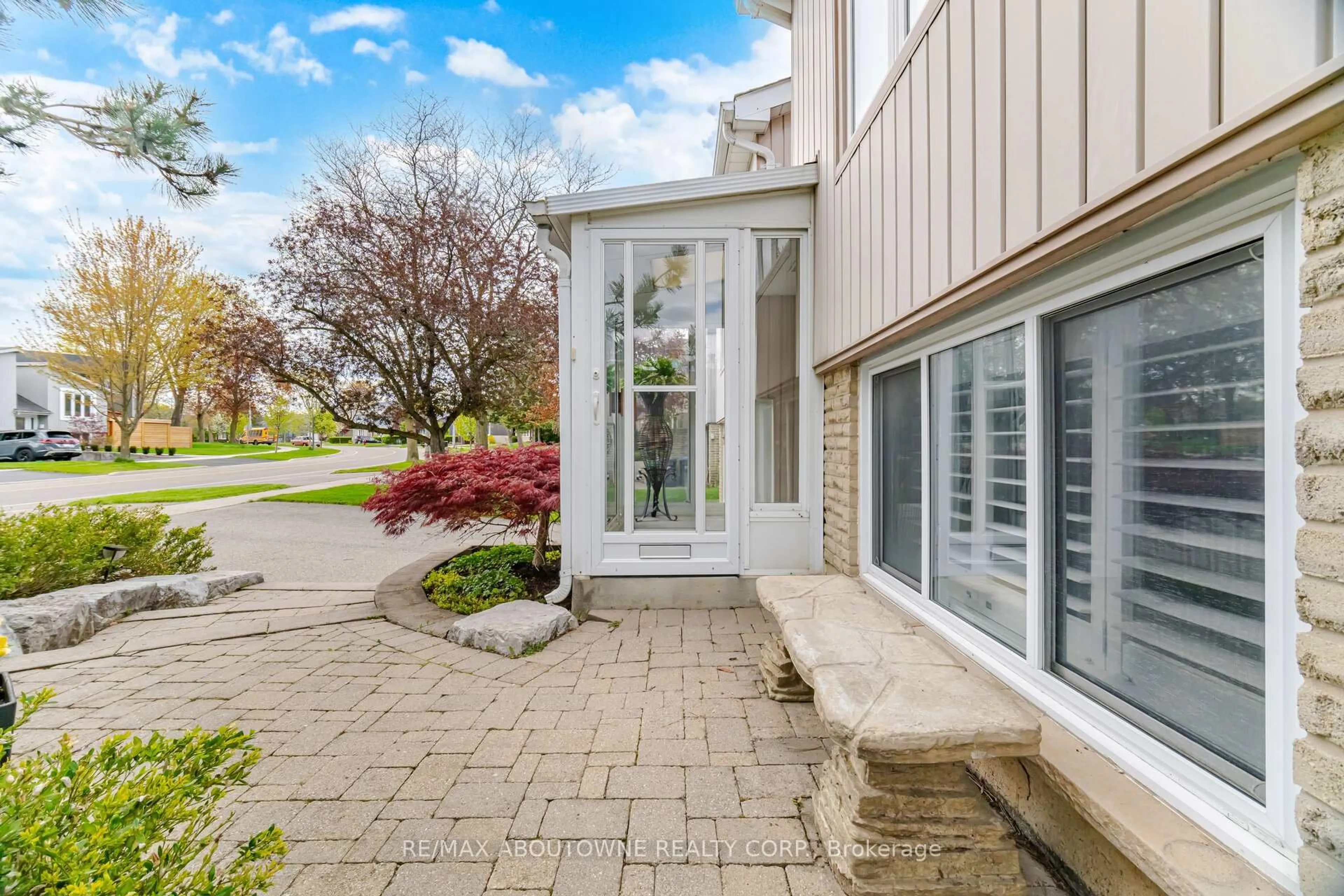 Patio, street for 41 Plainsman Rd, Mississauga Ontario L5N 1C4
