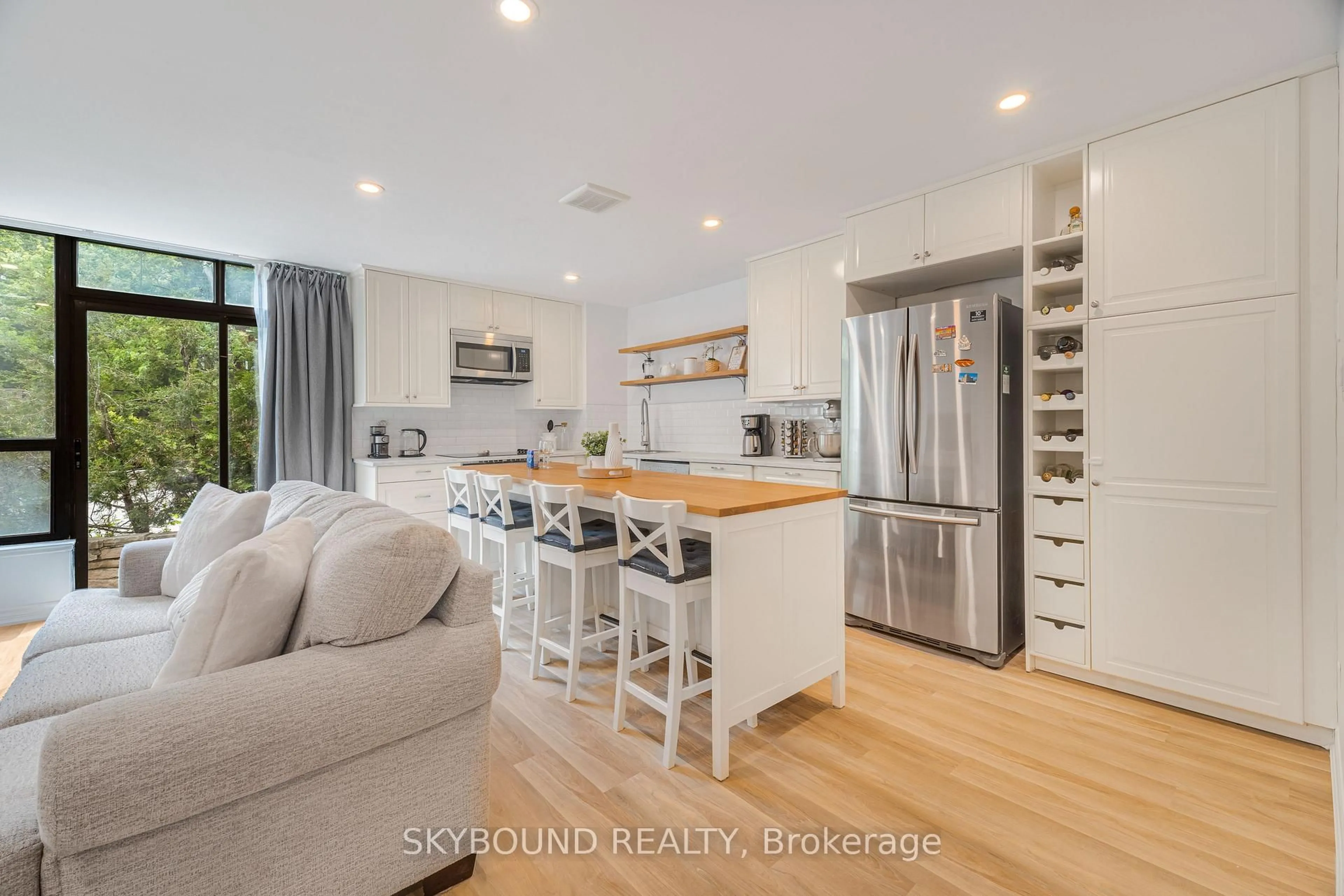 Open concept kitchen, unknown for 200 Robert Speck Pkwy #108, Mississauga Ontario L4Z 1S3
