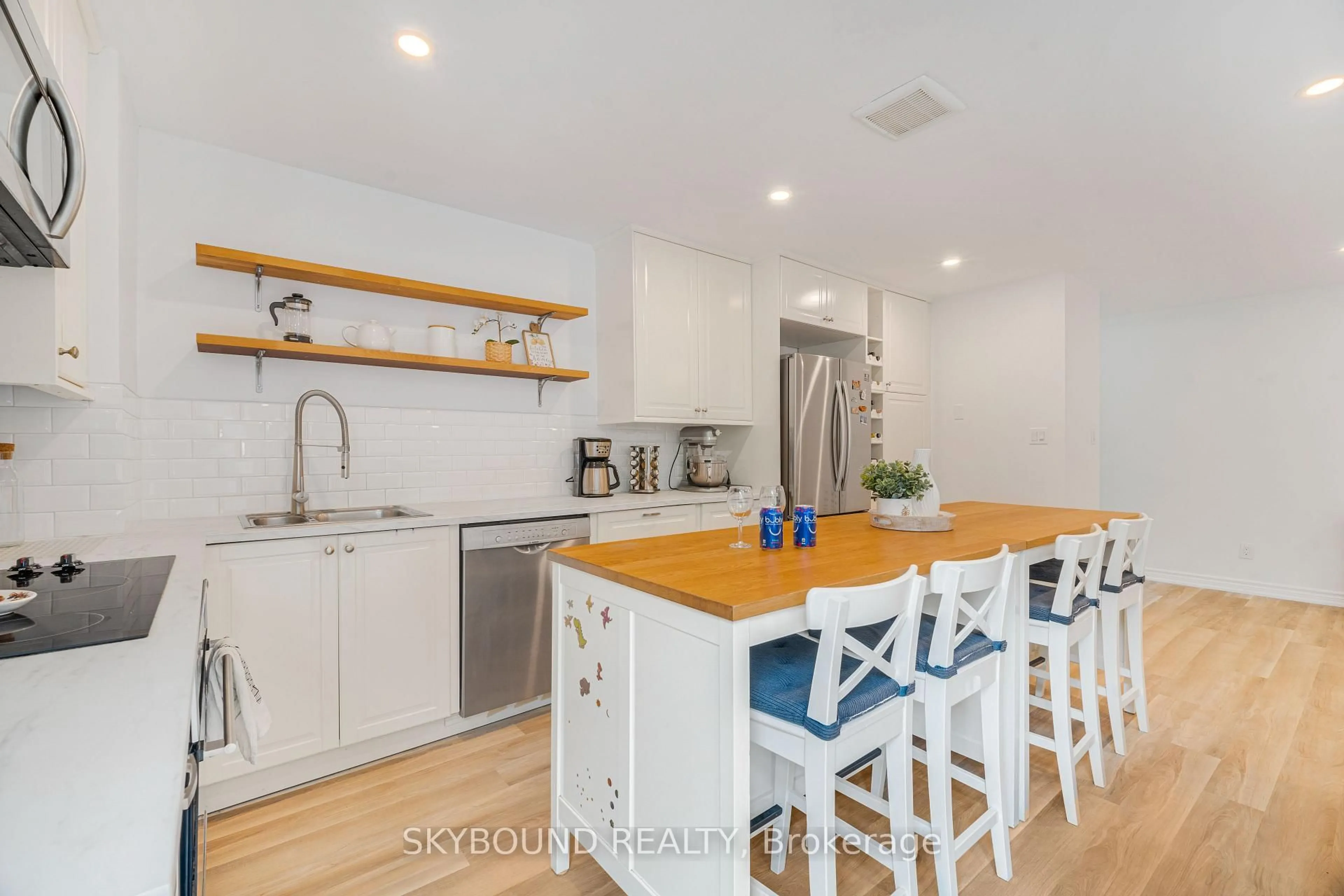 Open concept kitchen, unknown for 200 Robert Speck Pkwy #108, Mississauga Ontario L4Z 1S3