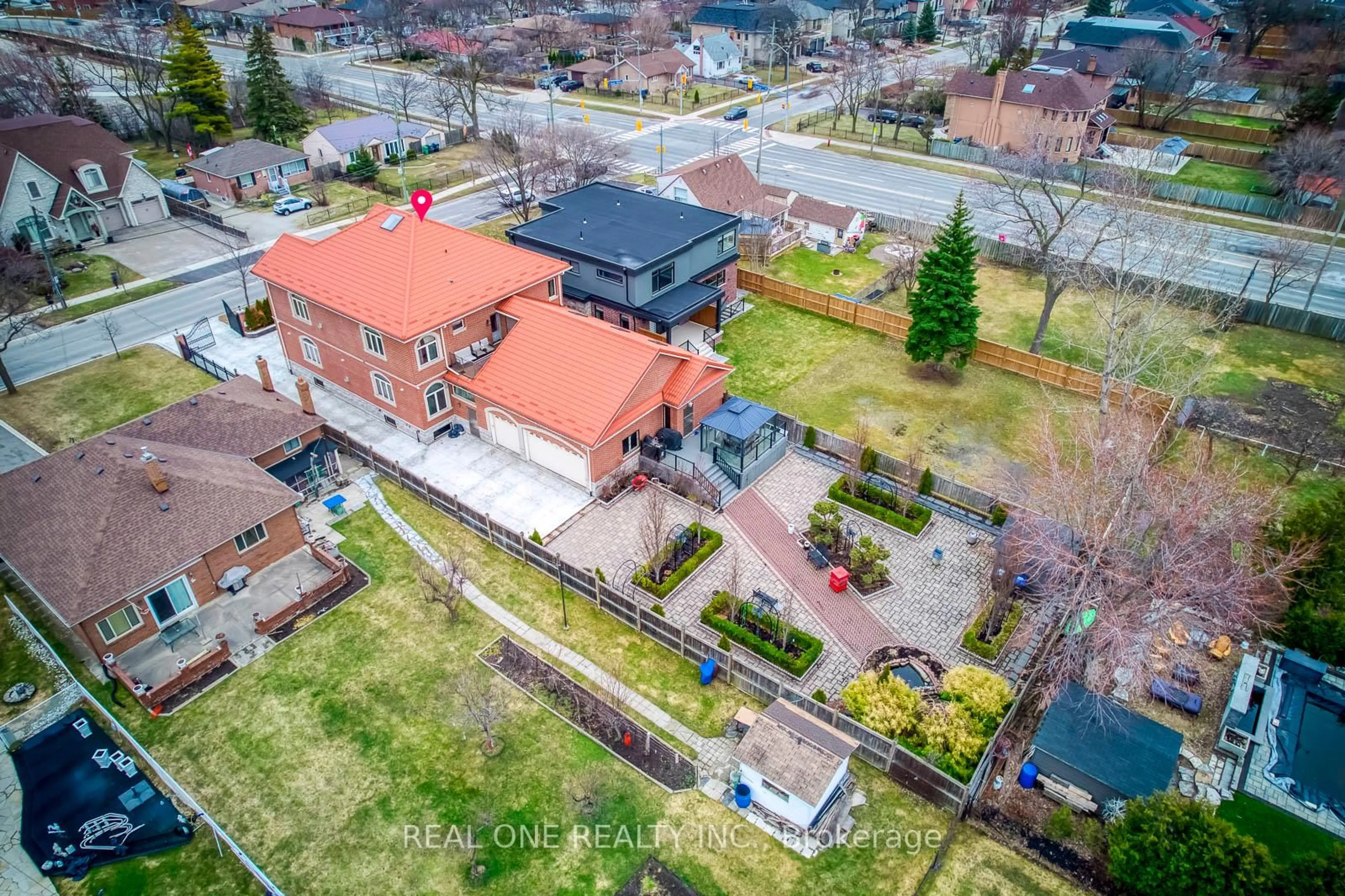 A pic from outside/outdoor area/front of a property/back of a property/a pic from drone, building for 3480 Joan Dr, Mississauga Ontario L5B 1T5