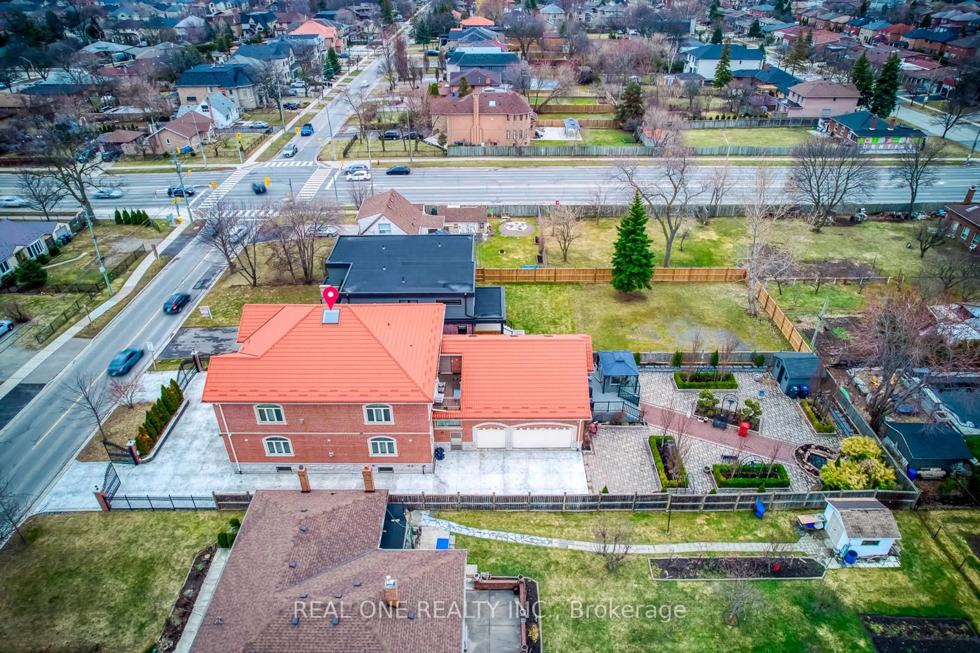 A pic from outside/outdoor area/front of a property/back of a property/a pic from drone, unknown for 3480 Joan Dr, Mississauga Ontario L5B 1T5