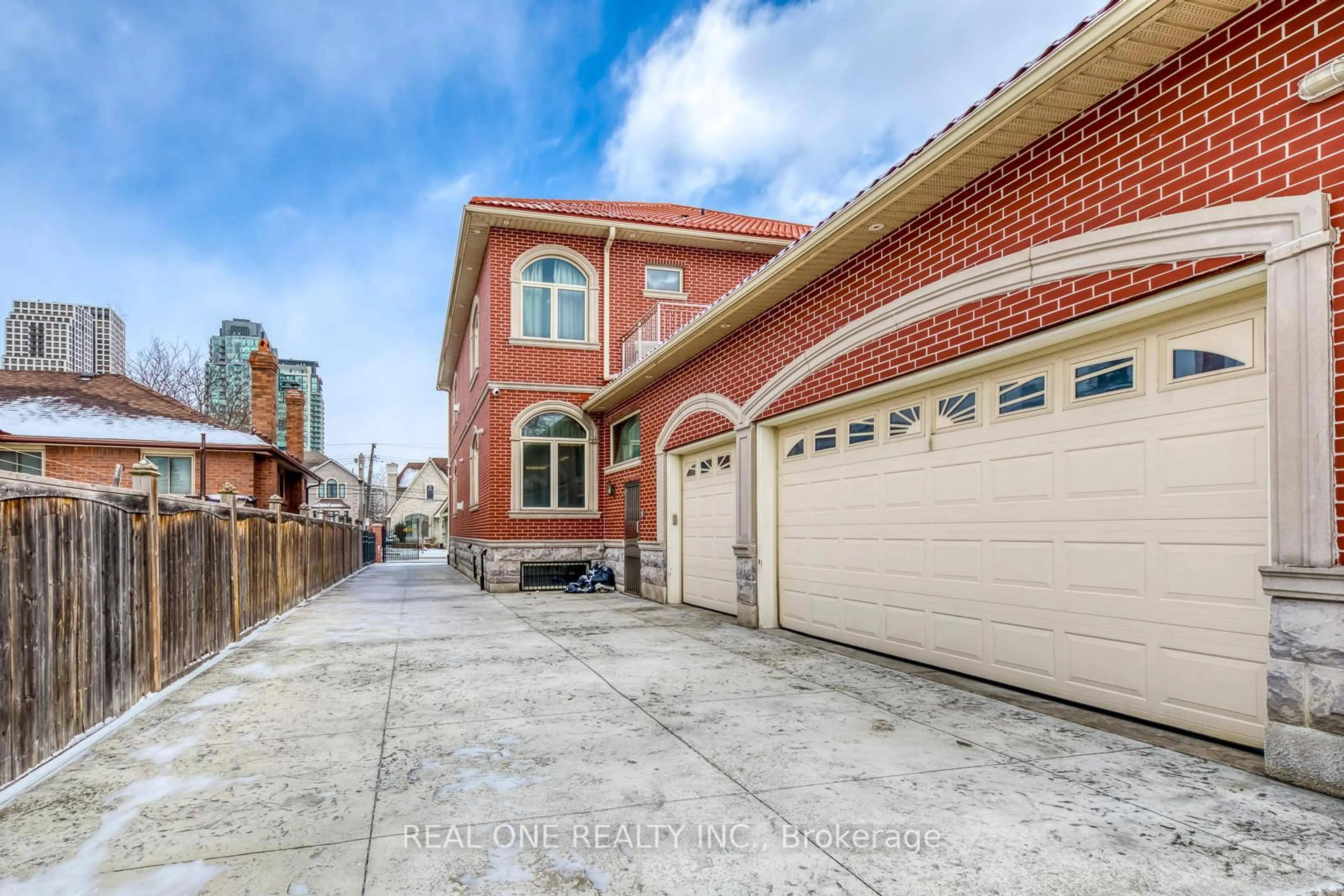Home with brick exterior material, street for 3480 Joan Dr, Mississauga Ontario L5B 1T5