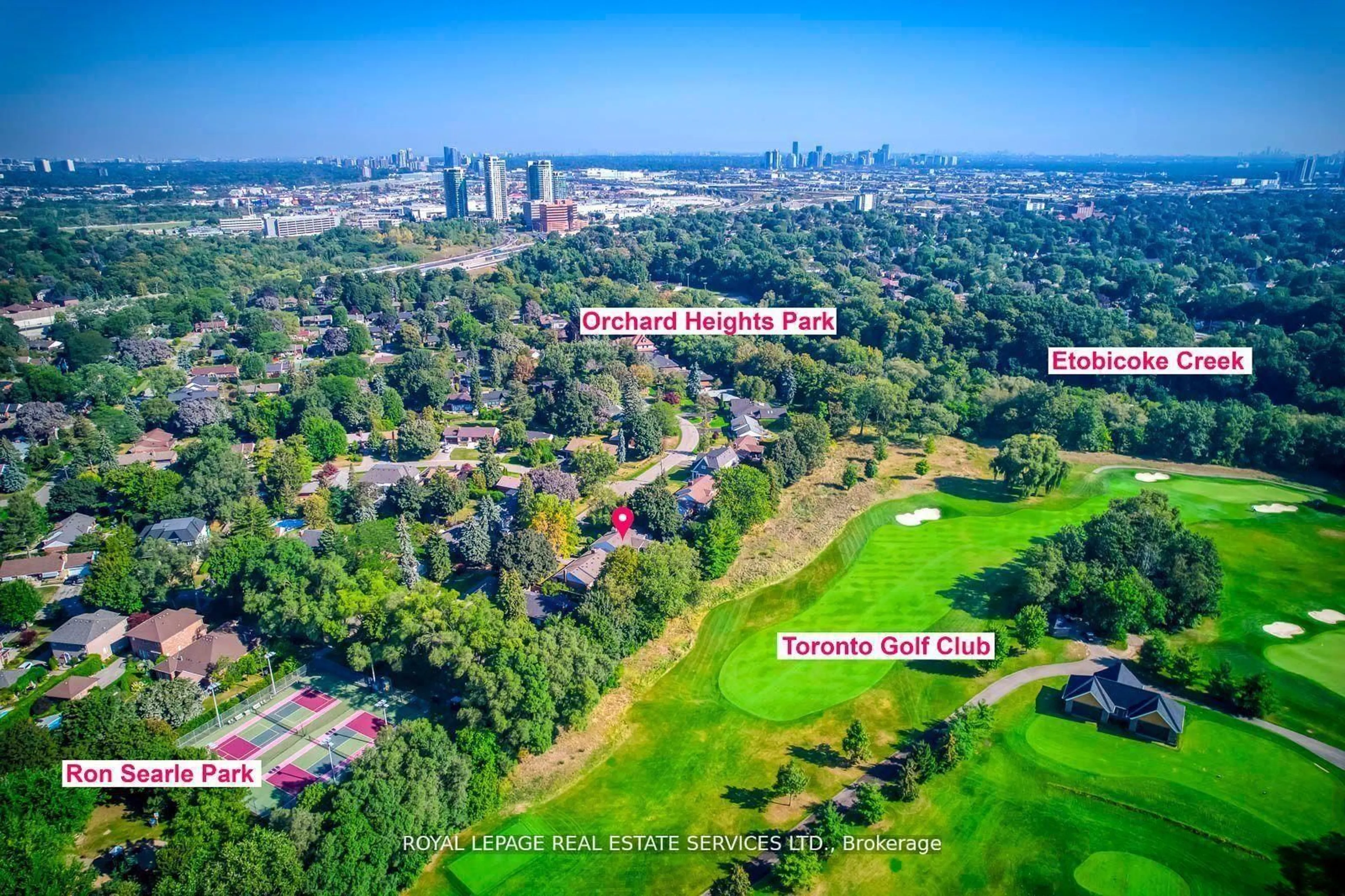 A pic from outside/outdoor area/front of a property/back of a property/a pic from drone, water/lake/river/ocean view for 1602 Lincolnshire Blvd, Mississauga Ontario L5E 2S7