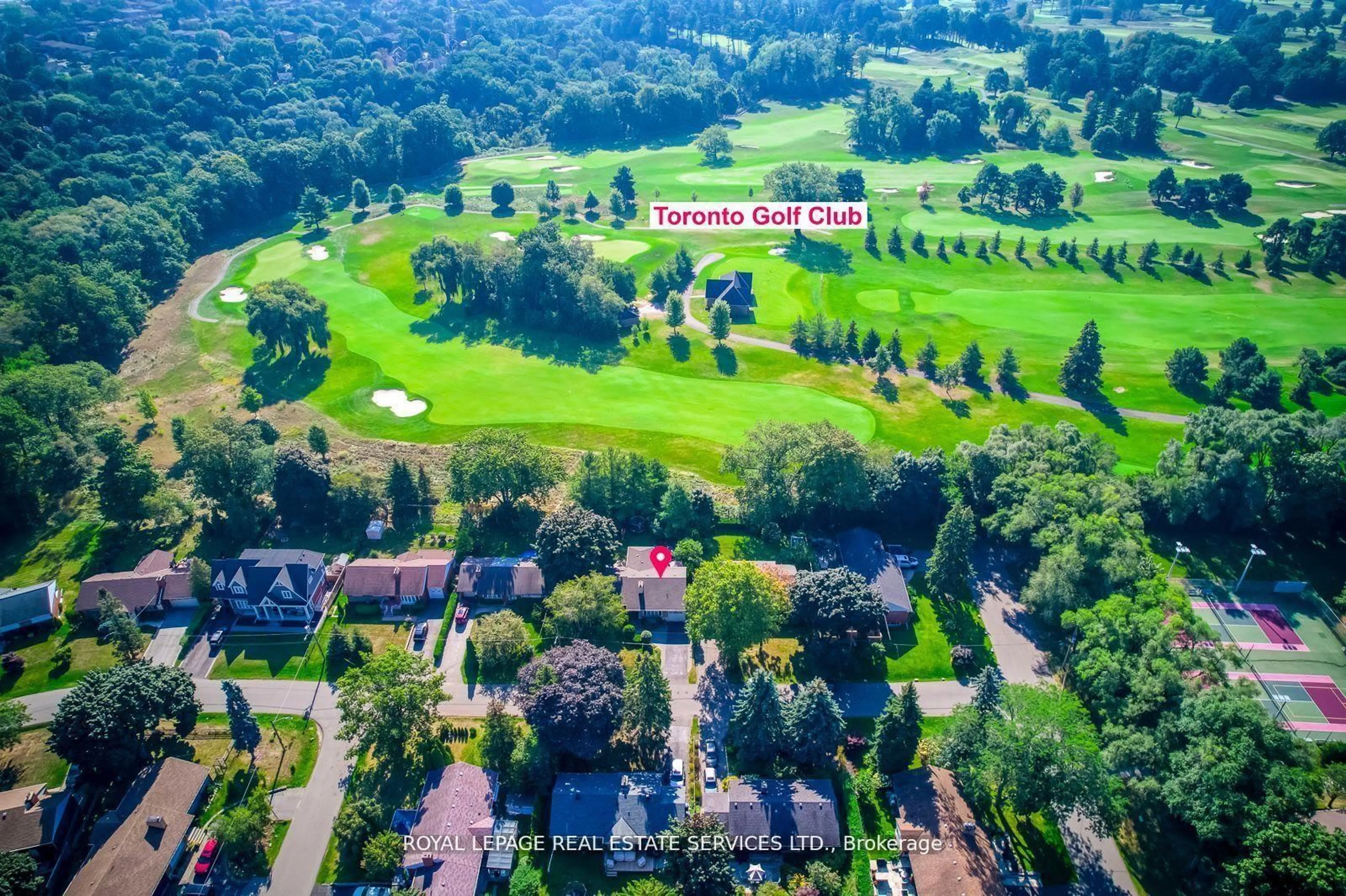 A pic from outside/outdoor area/front of a property/back of a property/a pic from drone, unknown for 1602 Lincolnshire Blvd, Mississauga Ontario L5E 2S7