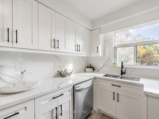 1368 Tansley Dr, Oakville 2