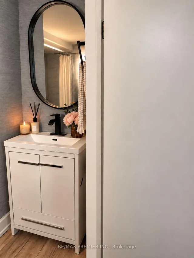 1368 Tansley Dr, Oakville 5