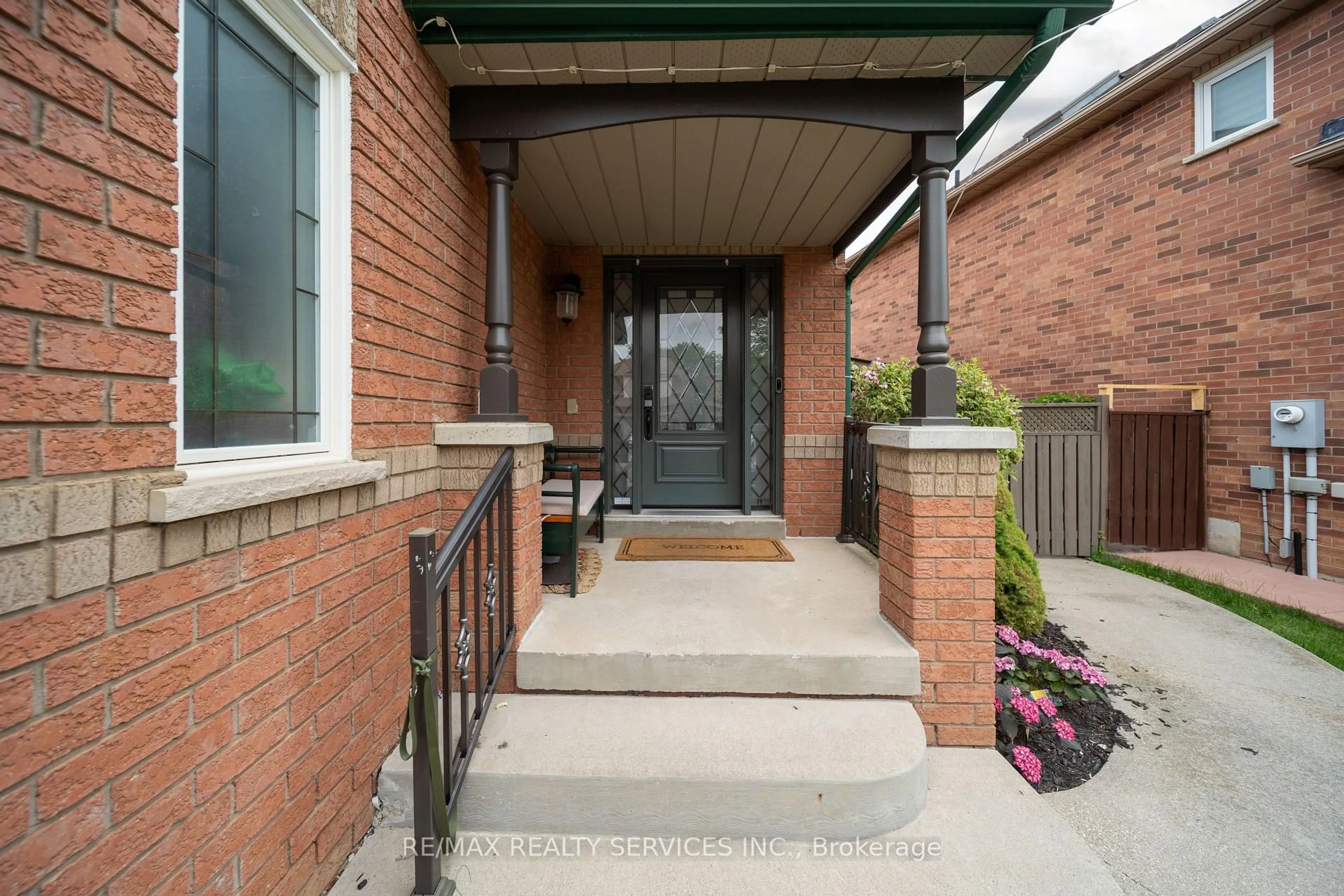 Unknown for 17 National Cres, Brampton Ontario L7A 1H1