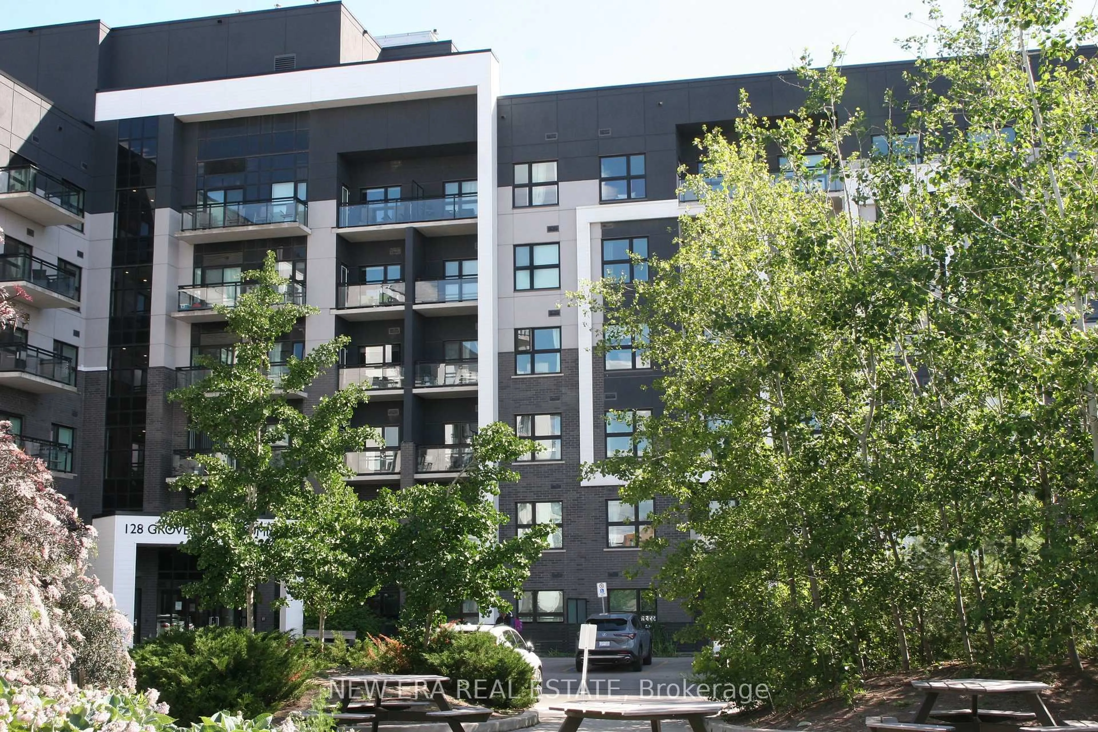 Patio, unknown for 128 Grovewood Common #229, Oakville Ontario L6H 0X3