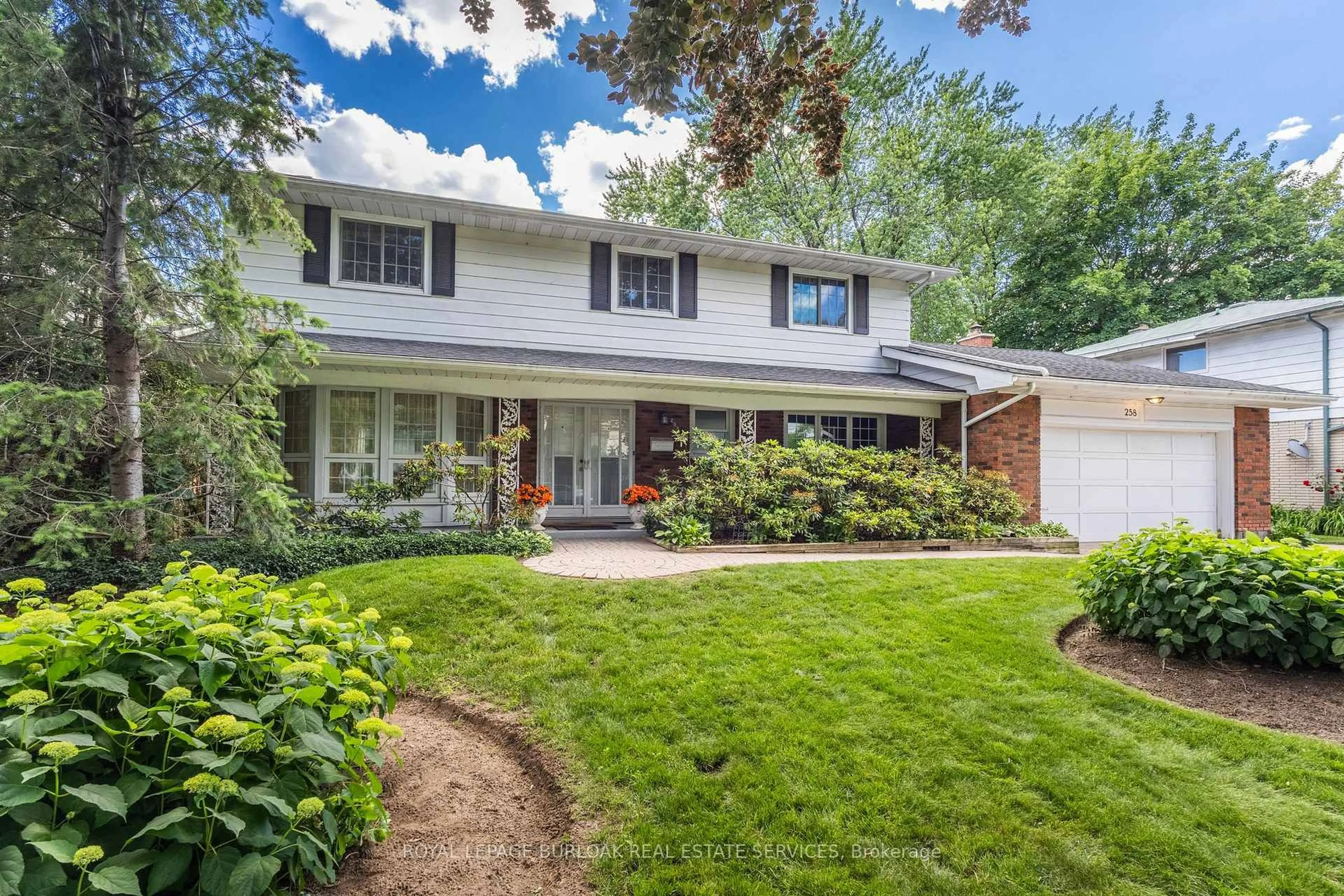 Home with vinyl exterior material, street for 258 Camelot Dr, Burlington Ontario L7L 2G1