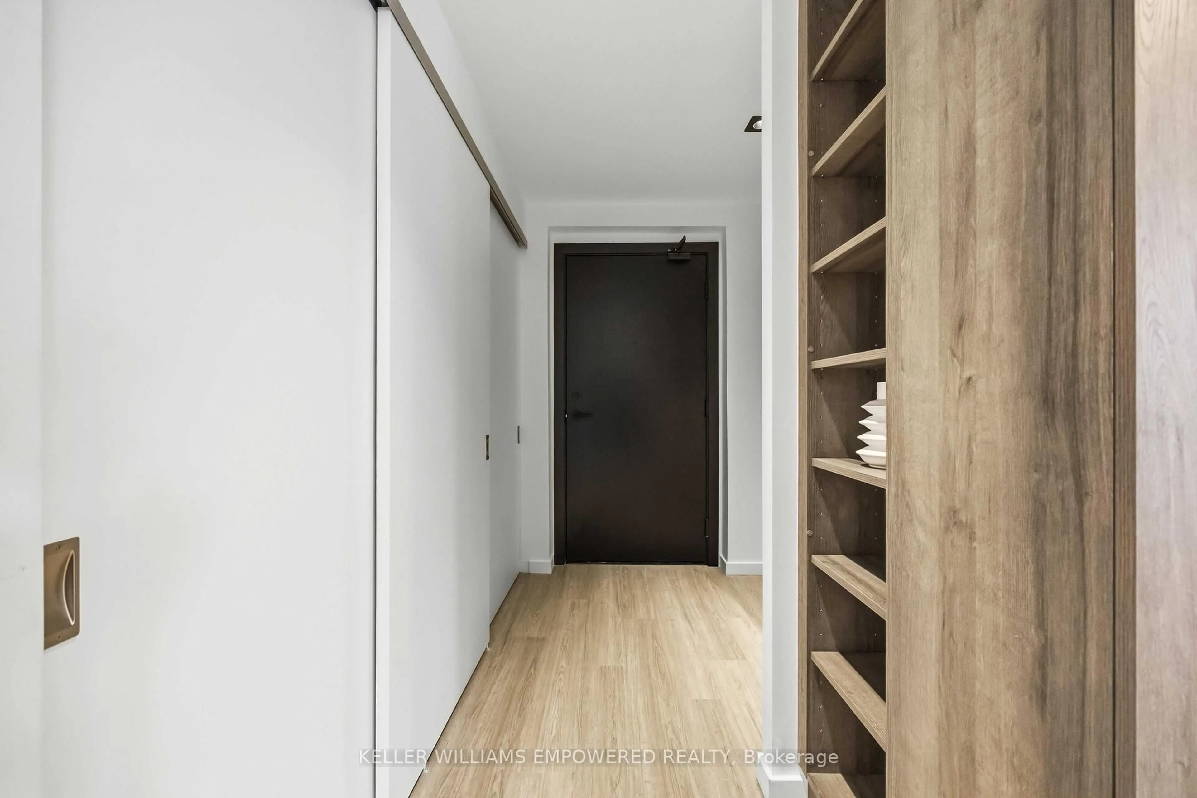 Unknown for 689 The Queensway St #231, Toronto Ontario M8Y 1L1