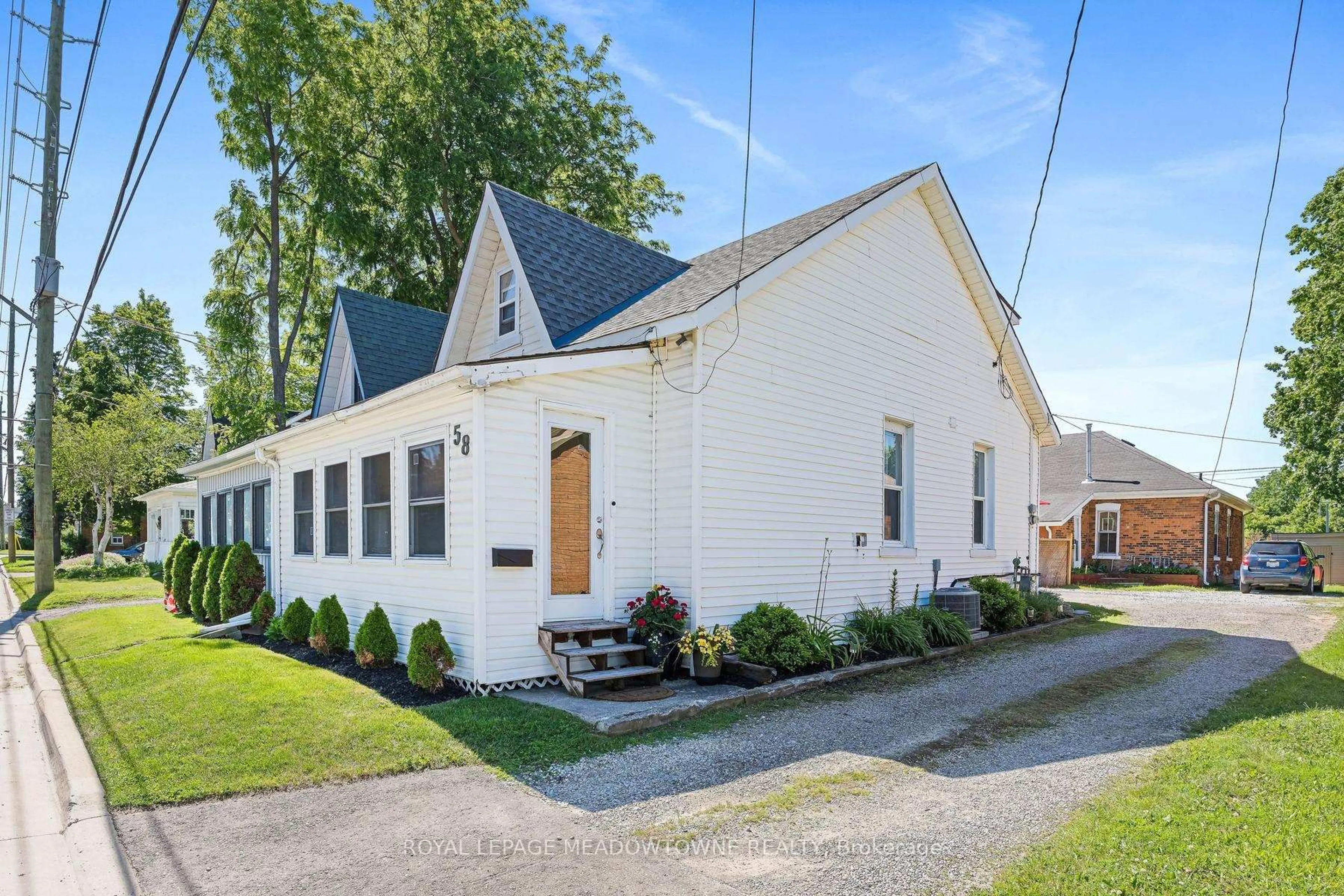 Home with vinyl exterior material, street for 58 Young St, Halton Hills Ontario L7J 2G6