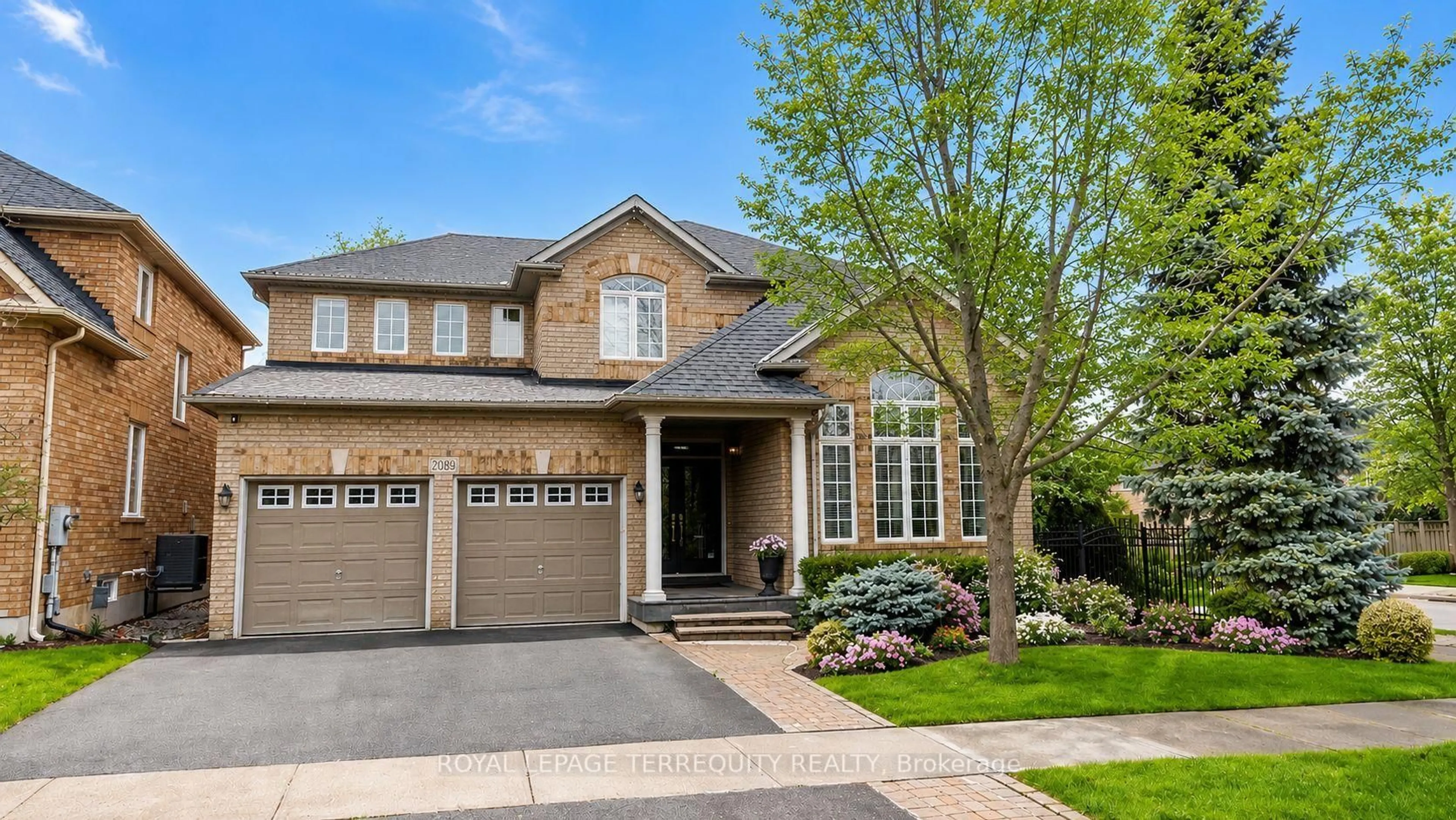 Home with brick exterior material, street for 2089 Blackforest Cres, Oakville Ontario L6M 4T5