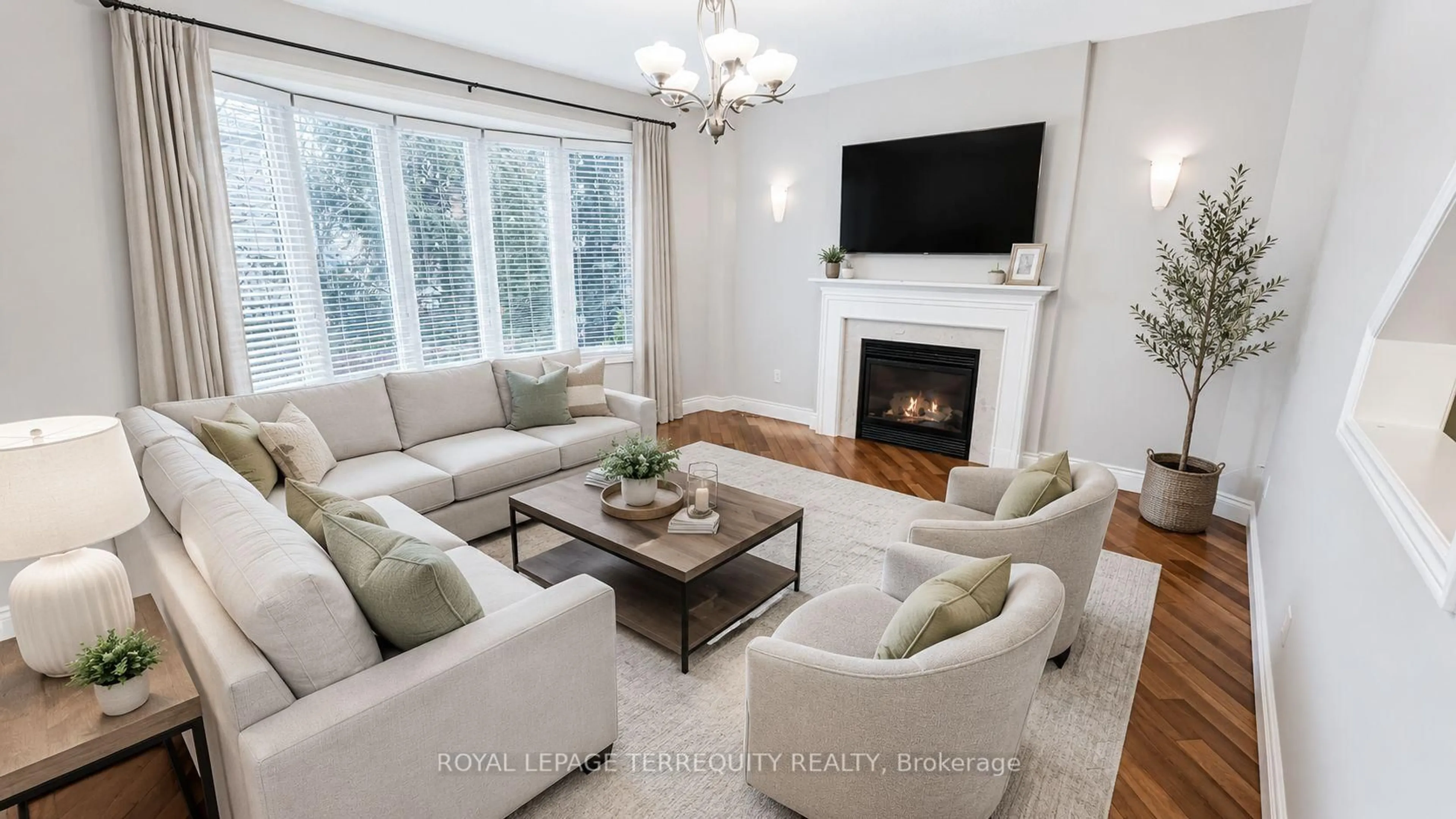 Living room with furniture, unknown for 2089 Blackforest Cres, Oakville Ontario L6M 4T5
