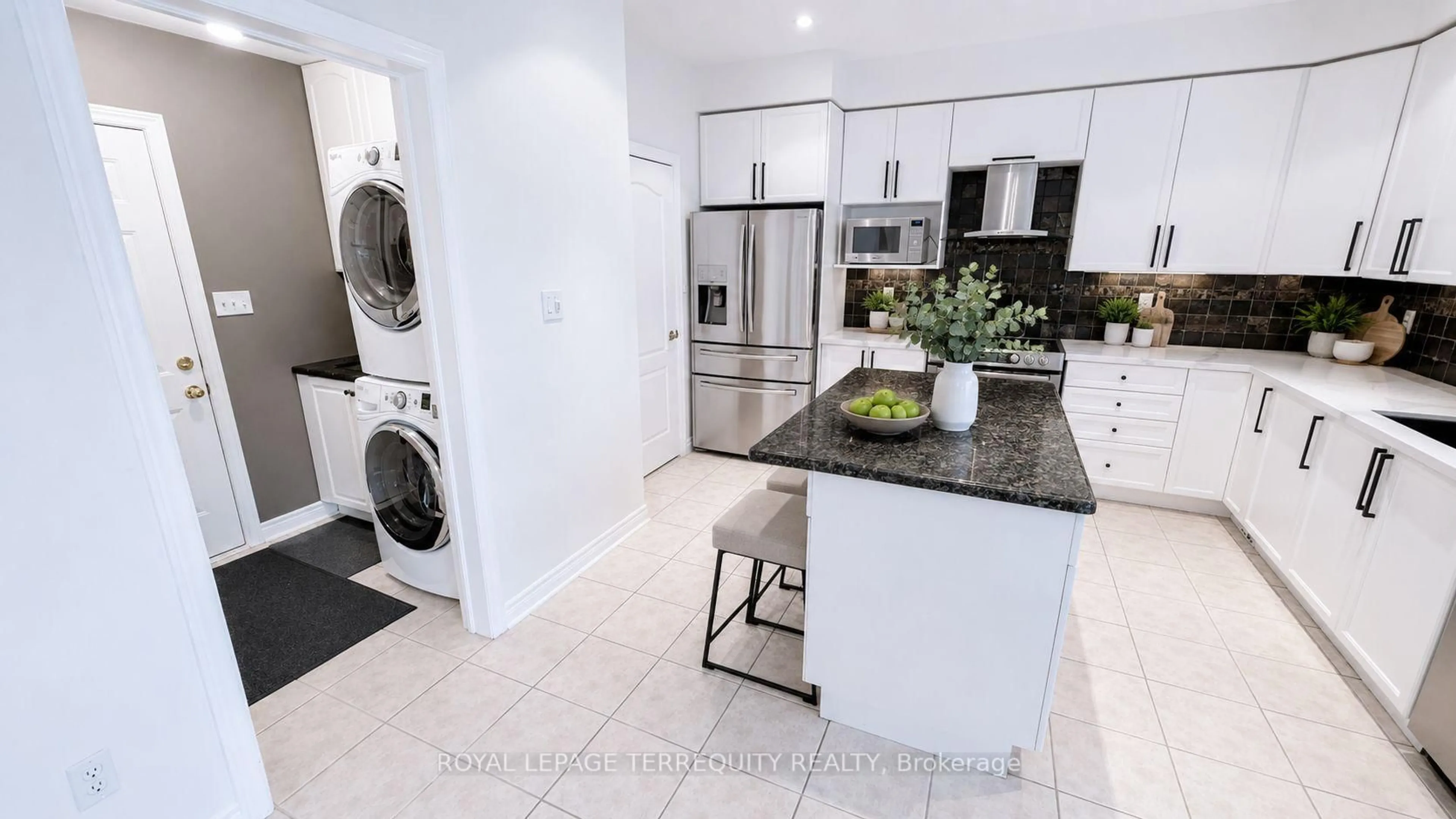 Unknown for 2089 Blackforest Cres, Oakville Ontario L6M 4T5