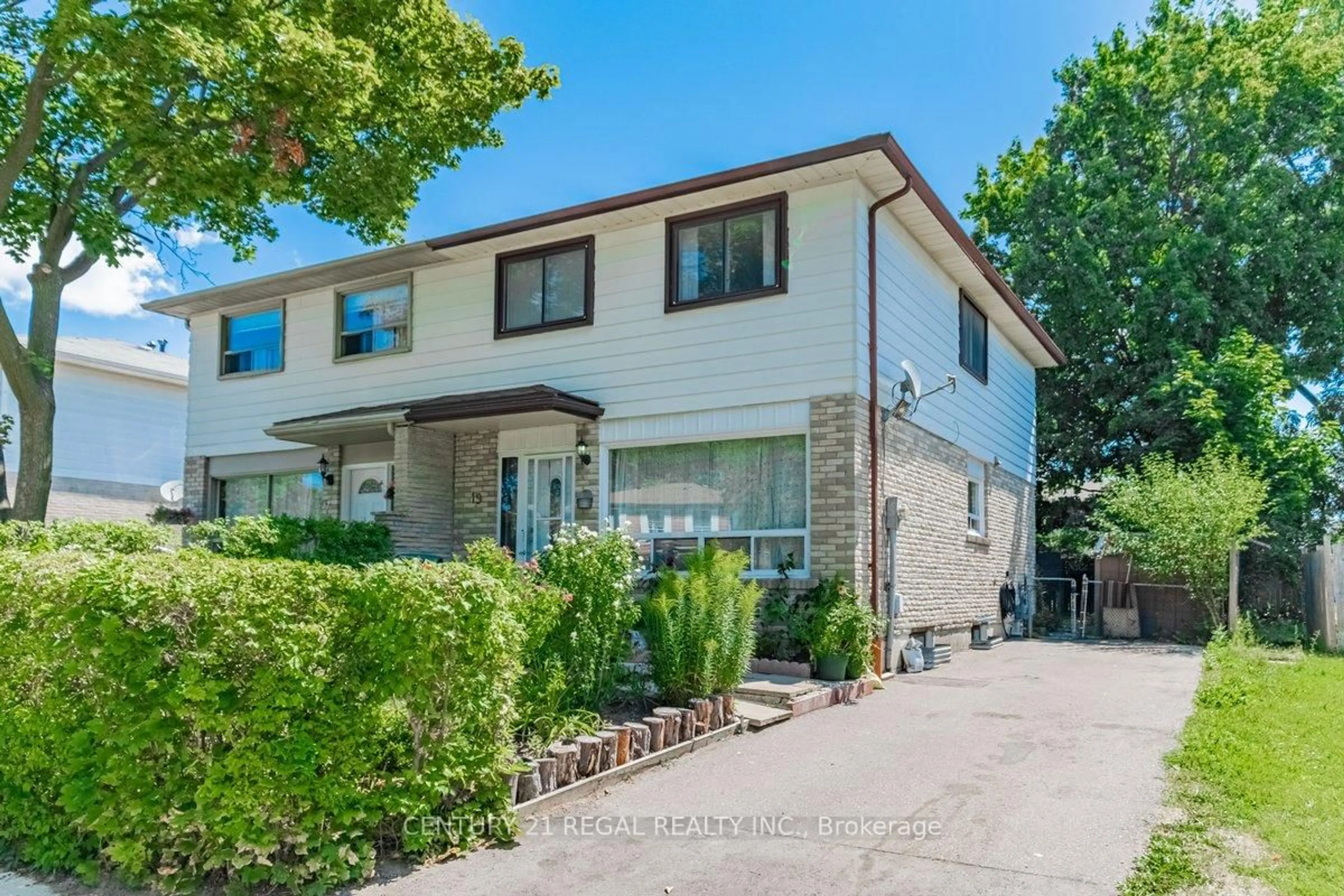 Home with brick exterior material, street for 19 Carberry Cres, Brampton Ontario L6V 2G1