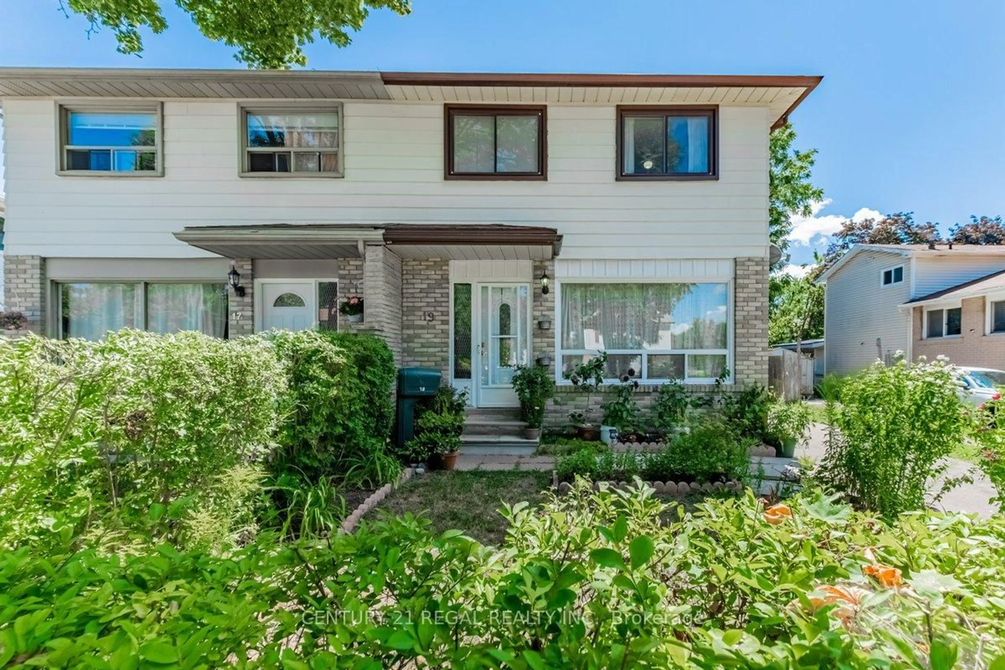 Home with brick exterior material, street for 19 Carberry Cres, Brampton Ontario L6V 2G1